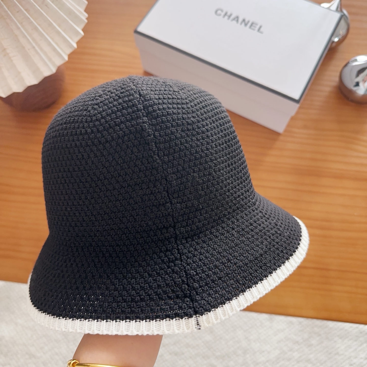 Chanel 渔夫帽 让兼顾时尚和遮阳的简约桶帽出游拍照📷拗造型必备敲显脸小