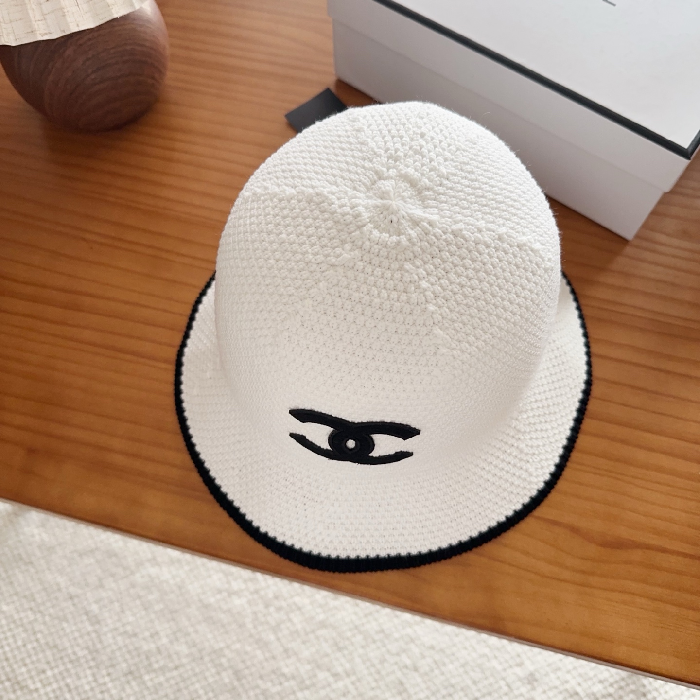 Chanel 渔夫帽 让兼顾时尚和遮阳的简约桶帽出游拍照📷拗造型必备敲显脸小