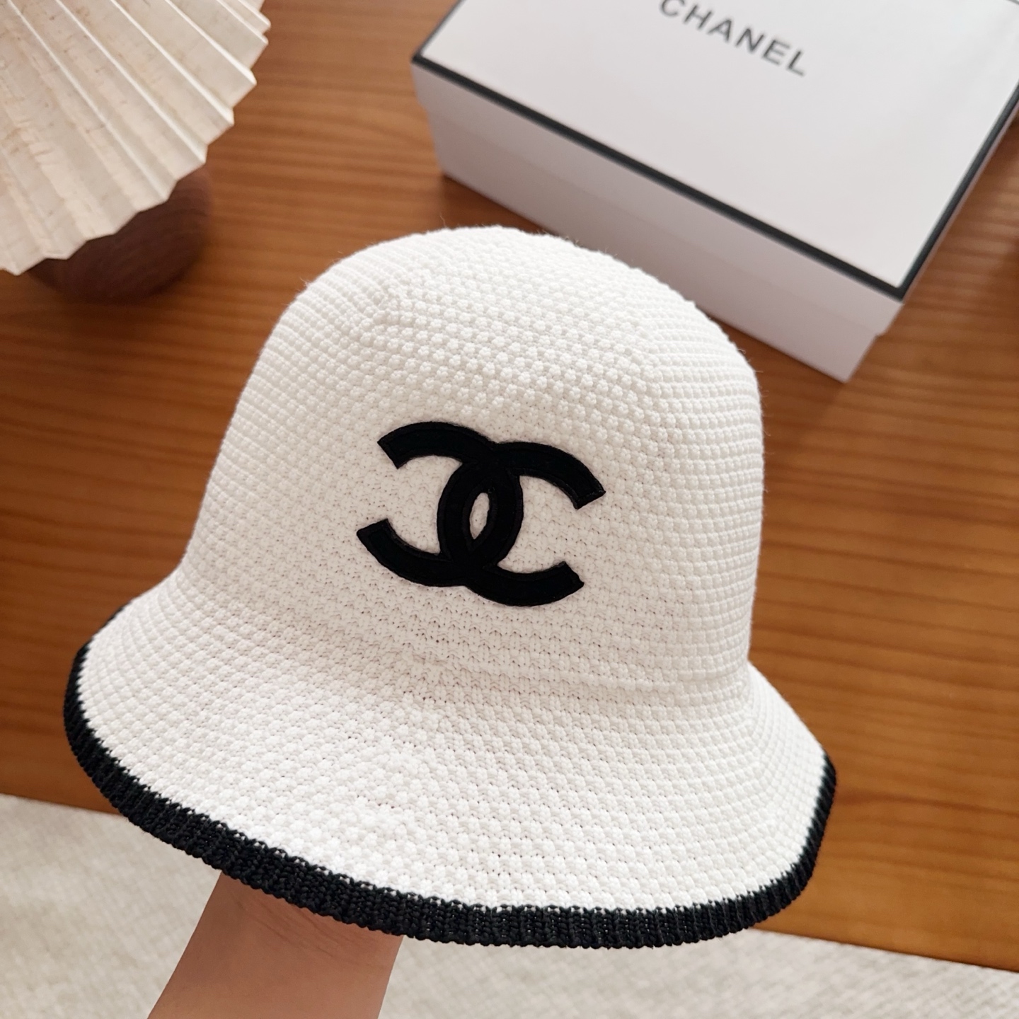 Chanel 渔夫帽 让兼顾时尚和遮阳的简约桶帽出游拍照📷拗造型必备敲显脸小