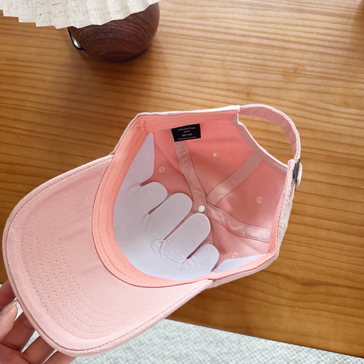 Loewe罗意威26春棒球们颜值担当，遮阳挡风的四季款，闭眼入不会撞款喔！版型挺阔 面料很好喔