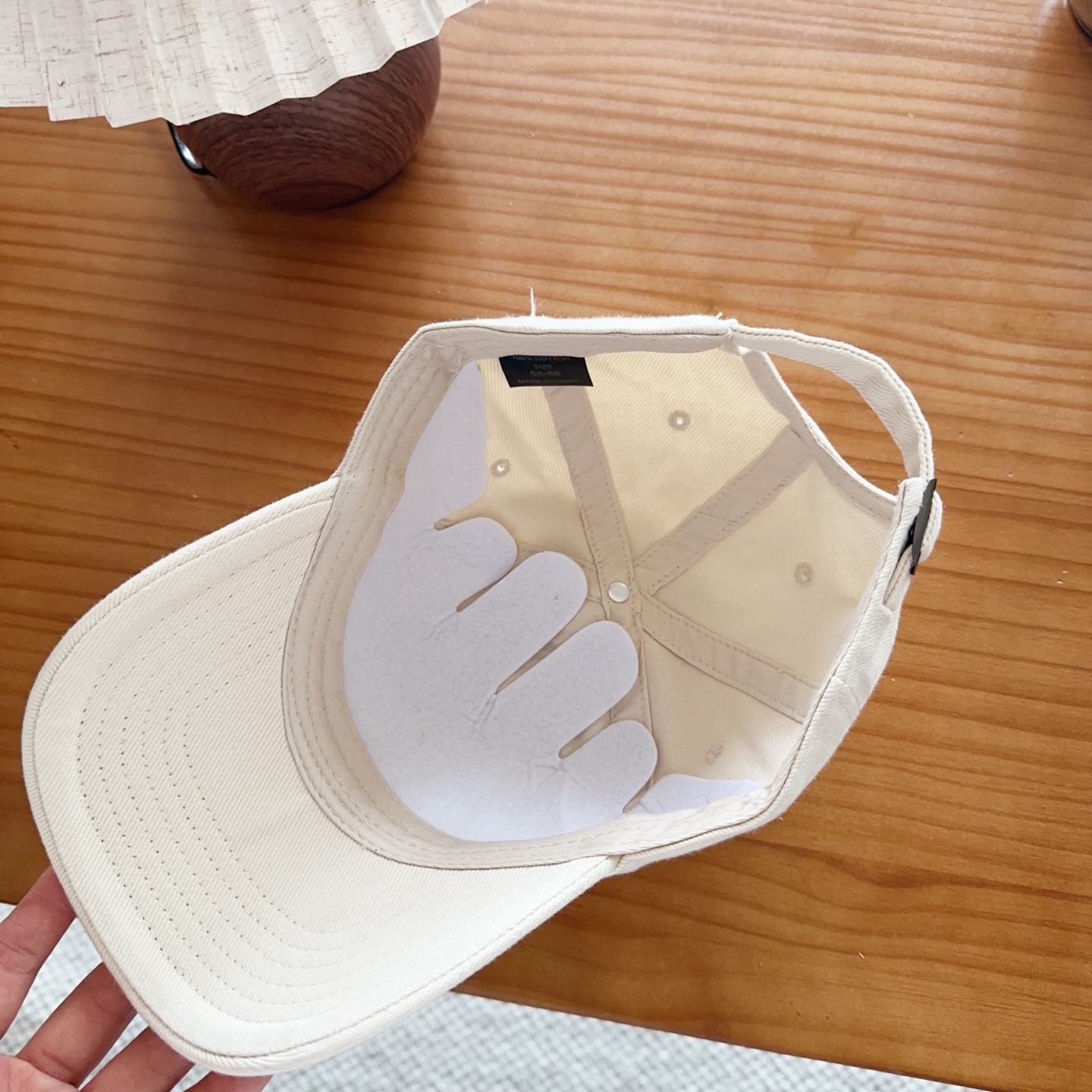 Loewe罗意威26春棒球们颜值担当，遮阳挡风的四季款，闭眼入不会撞款喔！版型挺阔 面料很好喔