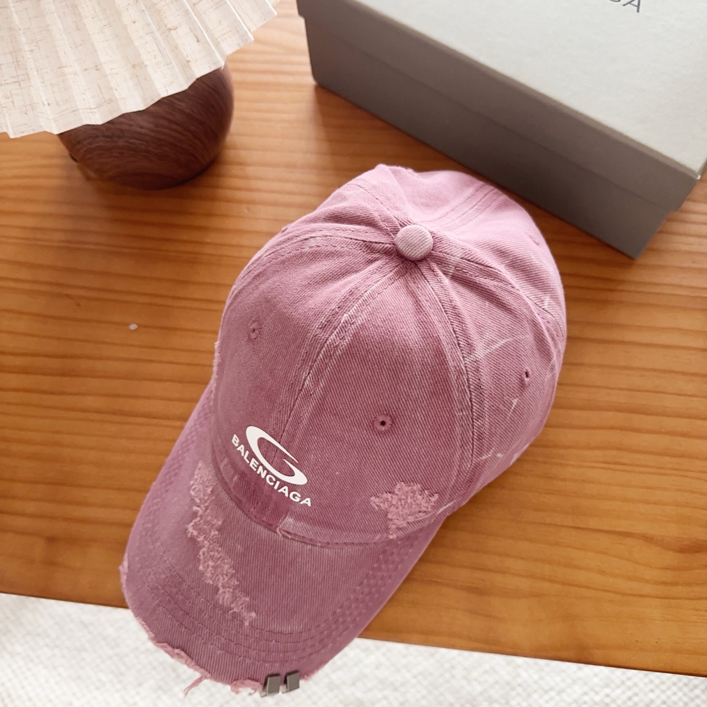 Balencia*a 巴黎世家刺绣字母新款棒球帽现货秒发🧢简约时尚超级无敌好看的帽子！情侣款！