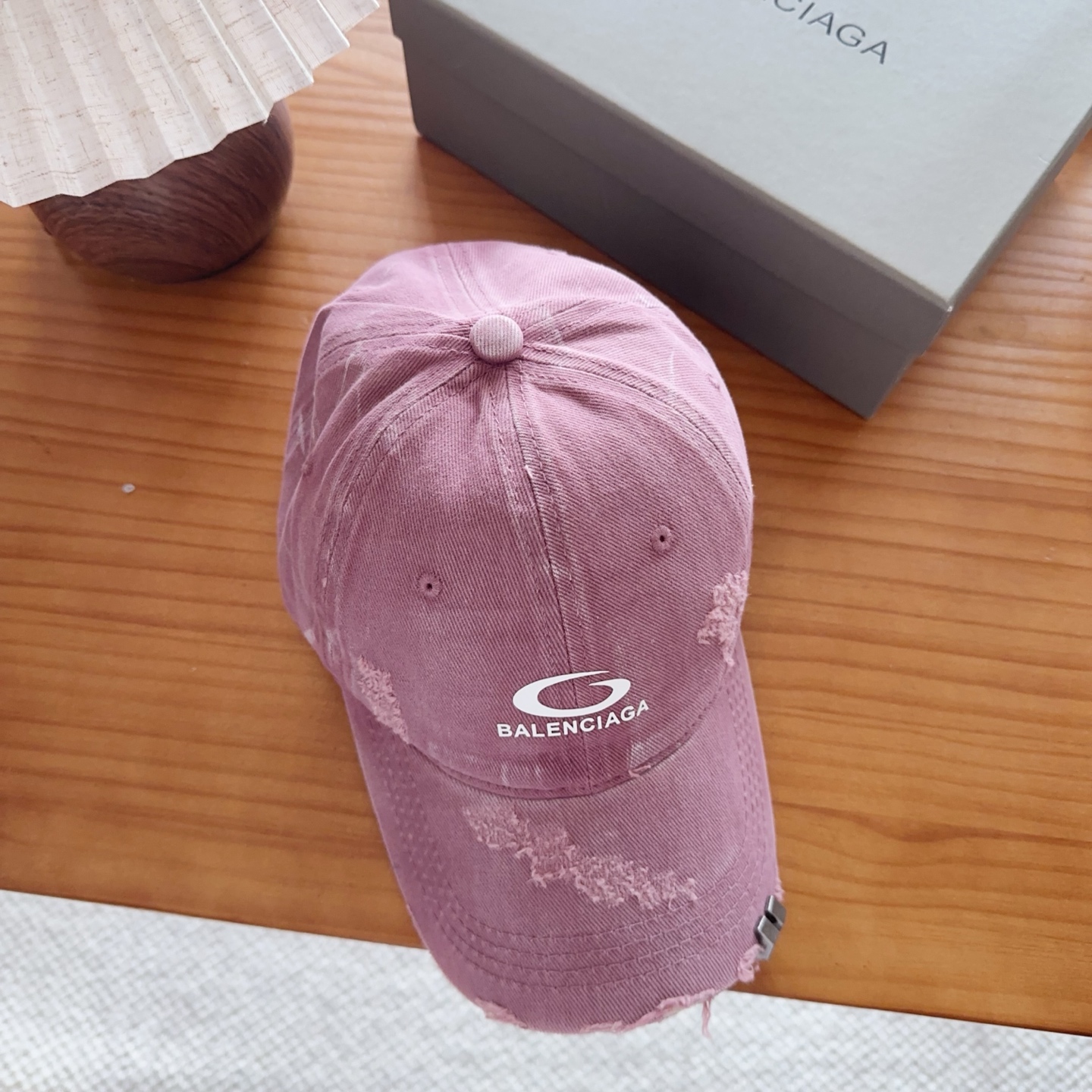 Balencia*a 巴黎世家刺绣字母新款棒球帽现货秒发🧢简约时尚超级无敌好看的帽子！情侣款！