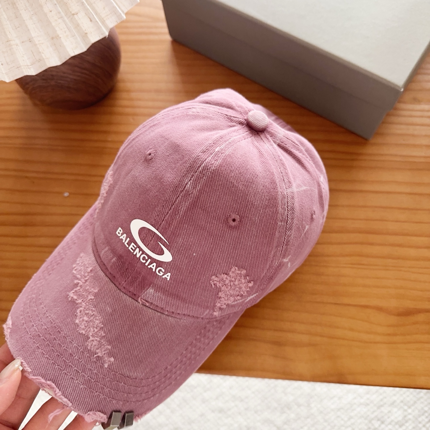 Balencia*a 巴黎世家刺绣字母新款棒球帽现货秒发🧢简约时尚超级无敌好看的帽子！情侣款！