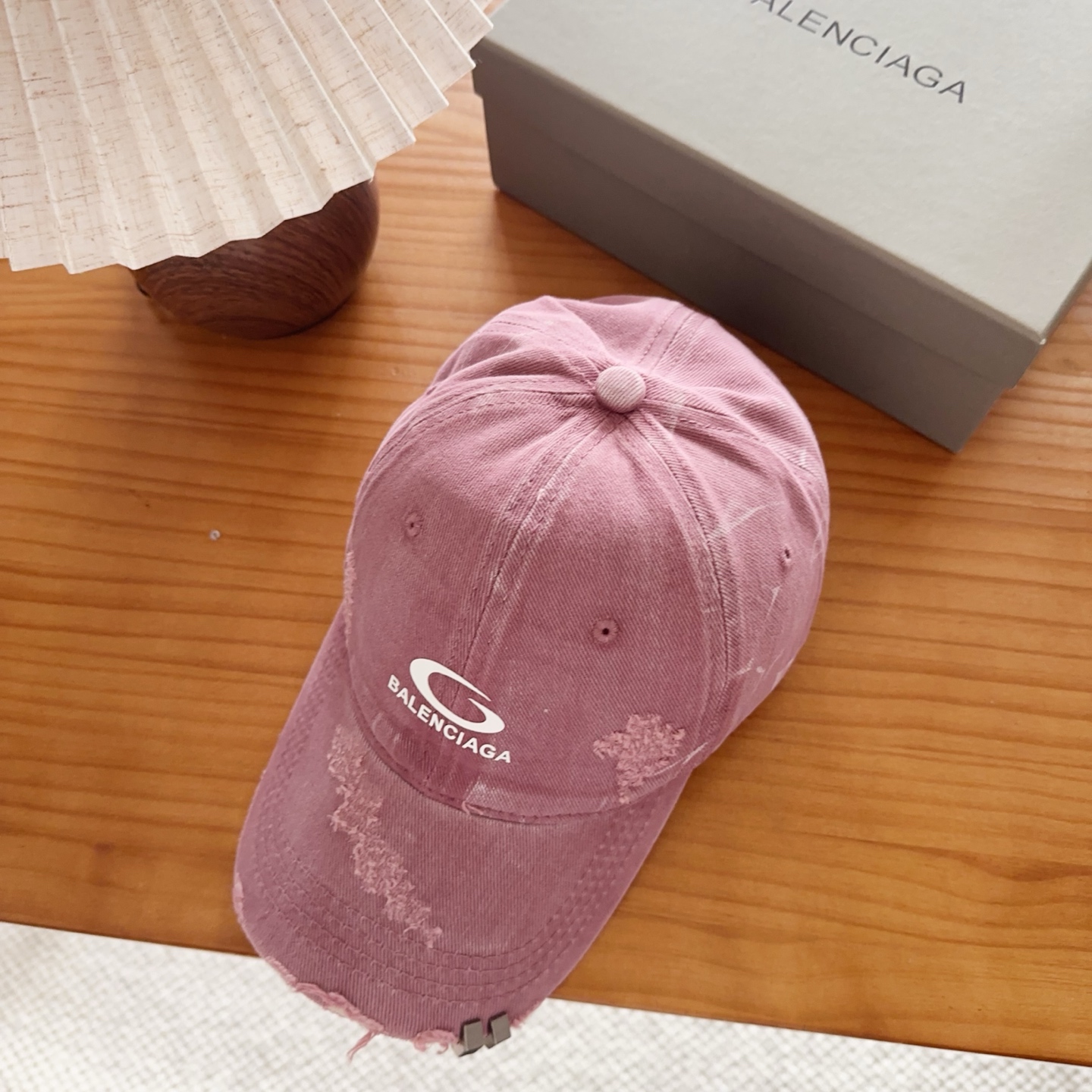 Balencia*a 巴黎世家刺绣字母新款棒球帽现货秒发🧢简约时尚超级无敌好看的帽子！情侣款！