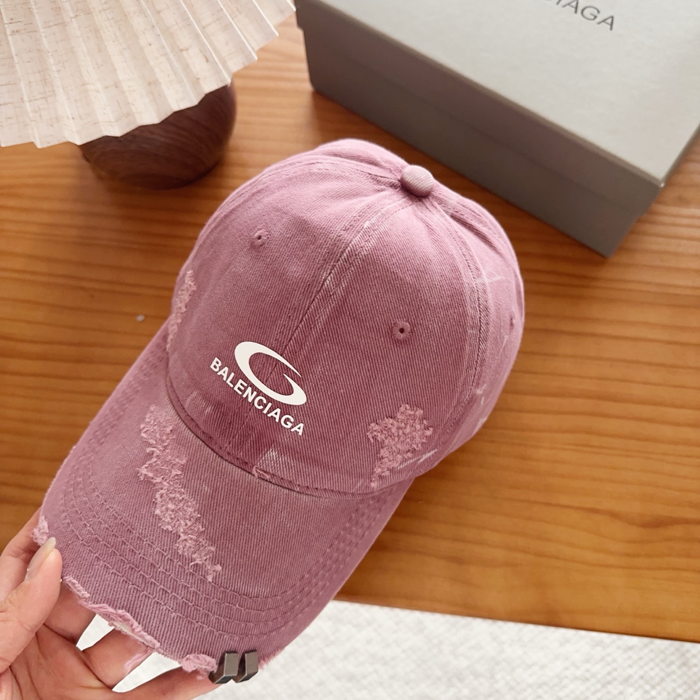 Balencia*a 巴黎世家刺绣字母新款棒球帽现货秒发🧢简约时尚超级无敌好看的帽子！情侣款！