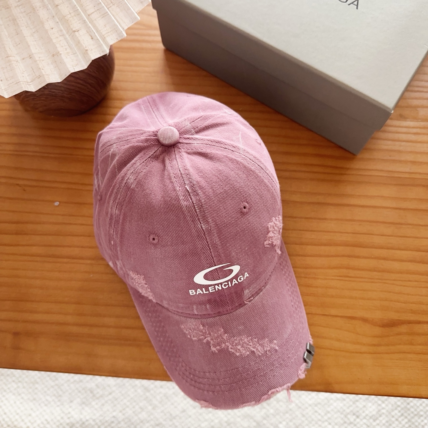 Balencia*a 巴黎世家刺绣字母新款棒球帽现货秒发🧢简约时尚超级无敌好看的帽子！情侣款！