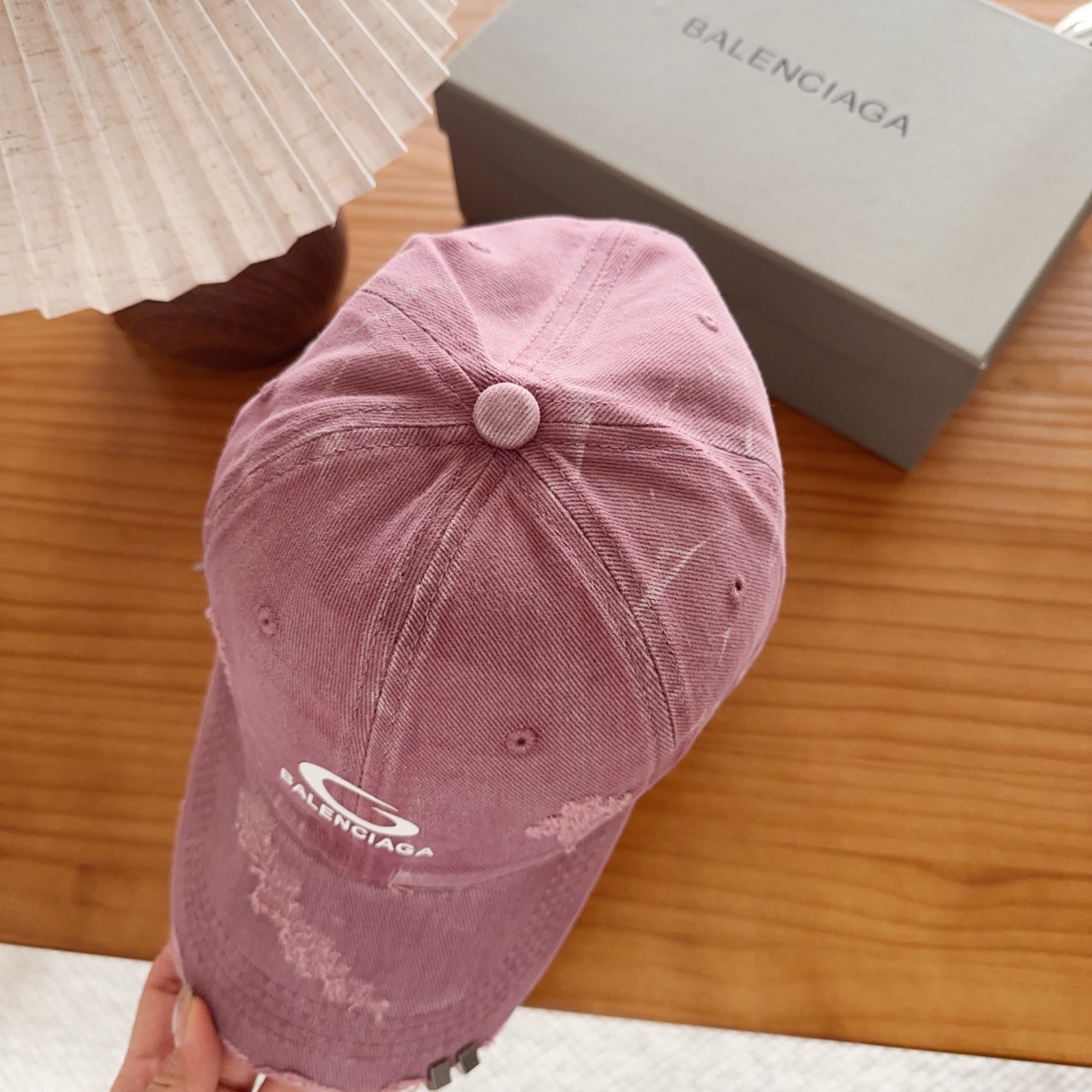 Balencia*a 巴黎世家刺绣字母新款棒球帽现货秒发🧢简约时尚超级无敌好看的帽子！情侣款！