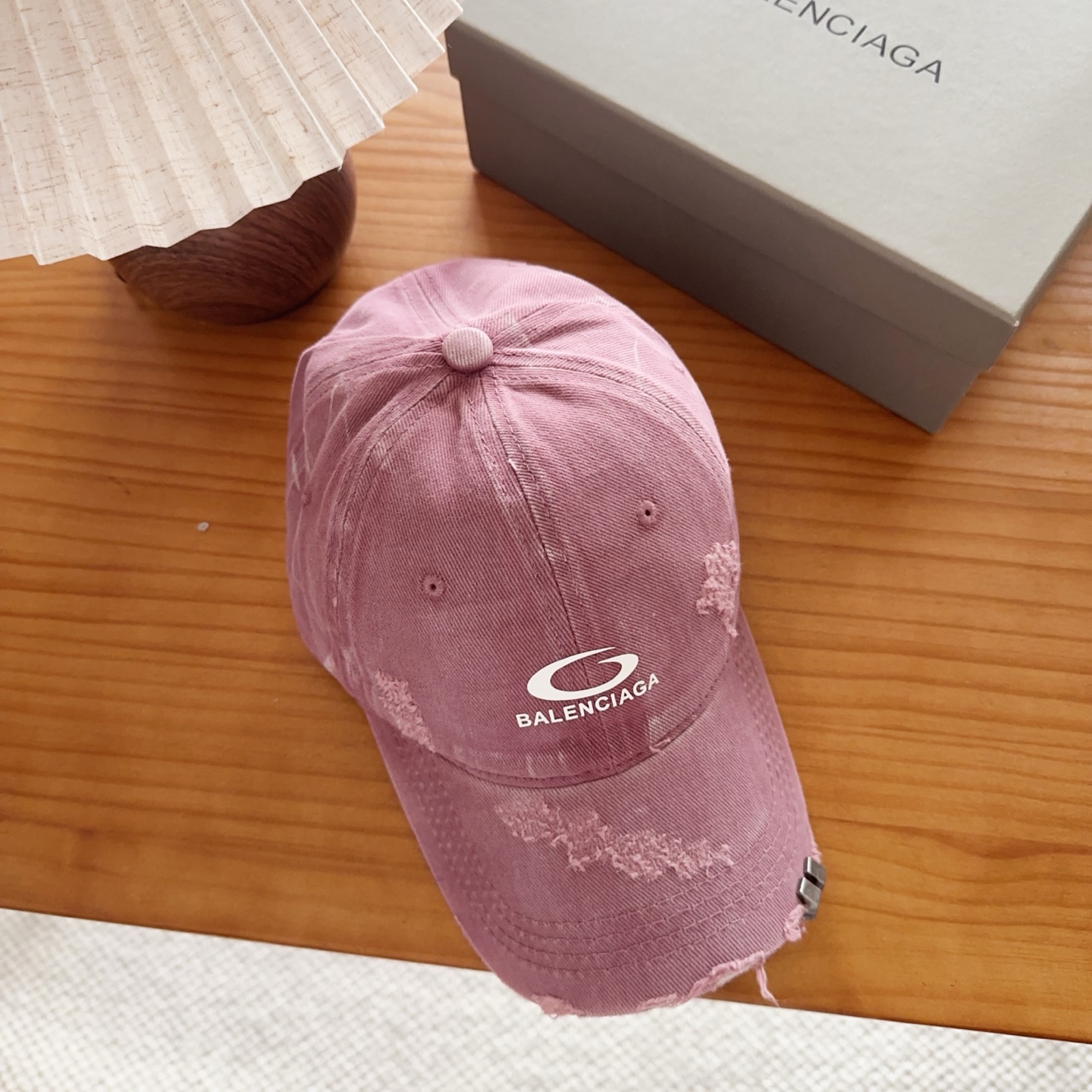 Balencia*a 巴黎世家刺绣字母新款棒球帽现货秒发🧢简约时尚超级无敌好看的帽子！情侣款！