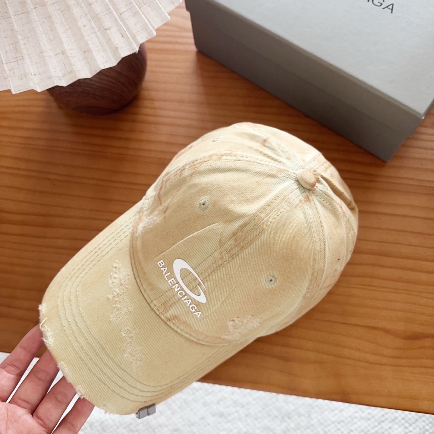 Balencia*a 巴黎世家刺绣字母新款棒球帽现货秒发🧢简约时尚超级无敌好看的帽子！情侣款！