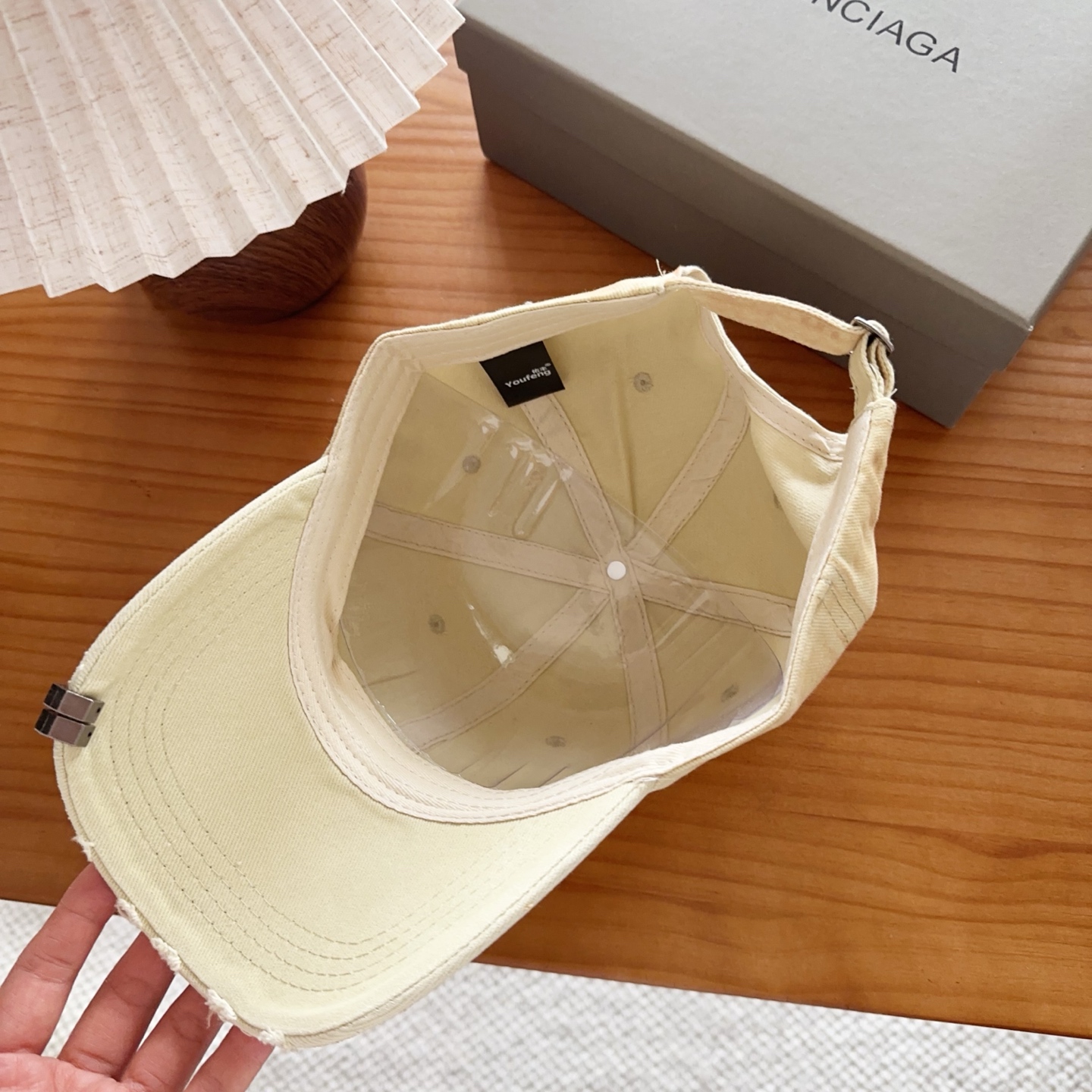 Balencia*a 巴黎世家刺绣字母新款棒球帽现货秒发🧢简约时尚超级无敌好看的帽子！情侣款！