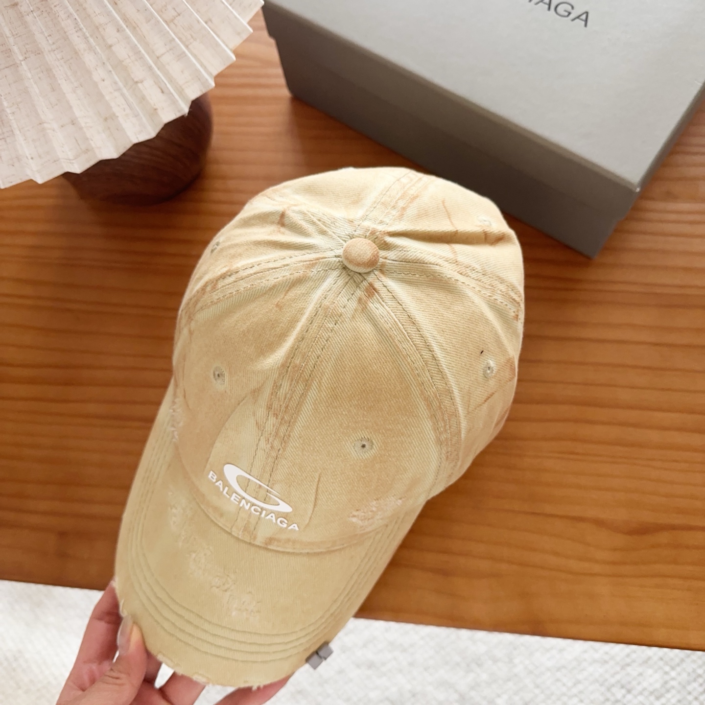 Balencia*a 巴黎世家刺绣字母新款棒球帽现货秒发🧢简约时尚超级无敌好看的帽子！情侣款！