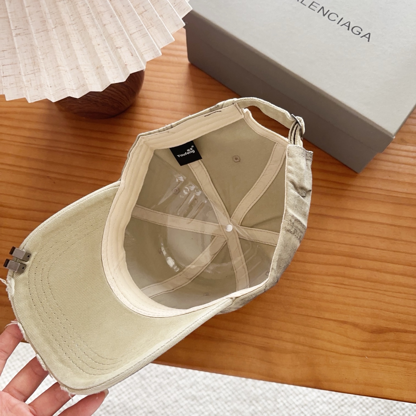 Balencia*a 巴黎世家刺绣字母新款棒球帽现货秒发🧢简约时尚超级无敌好看的帽子！情侣款！