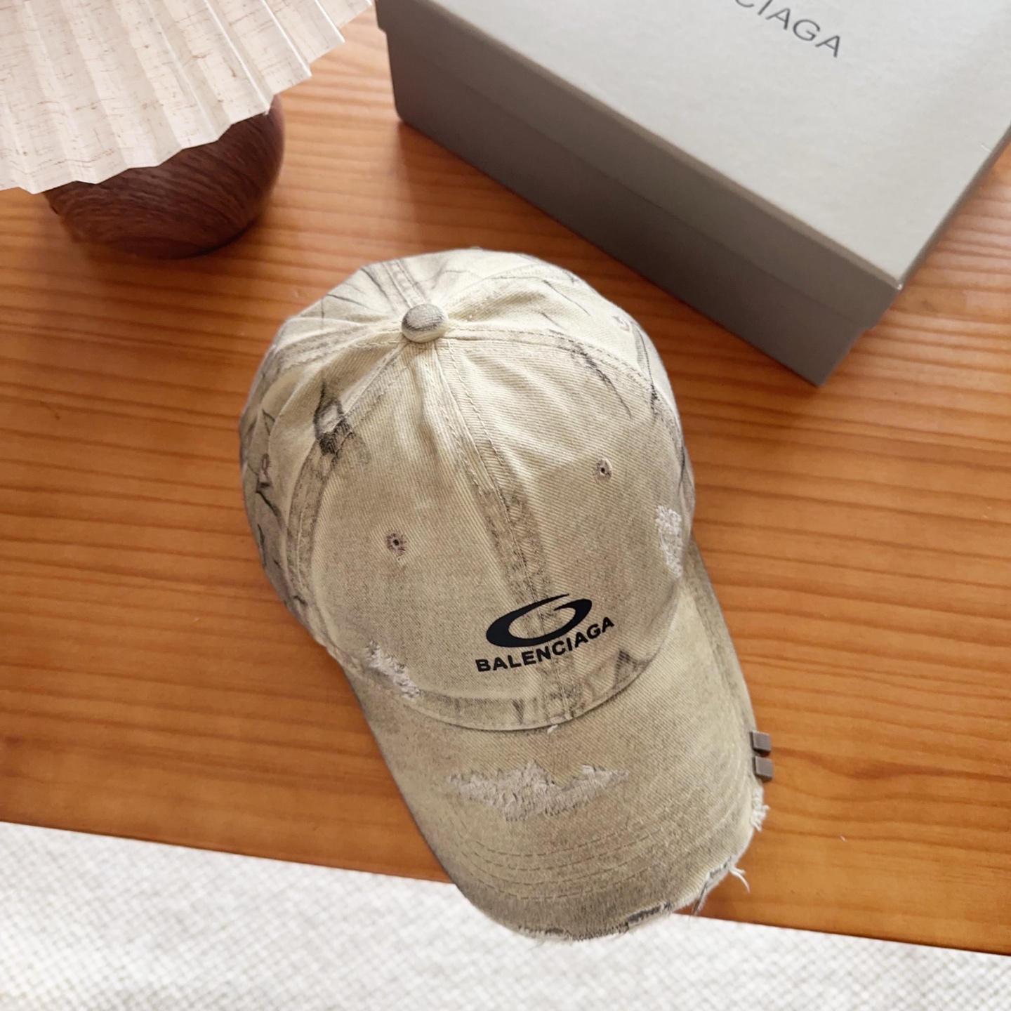 Balencia*a 巴黎世家刺绣字母新款棒球帽现货秒发🧢简约时尚超级无敌好看的帽子！情侣款！