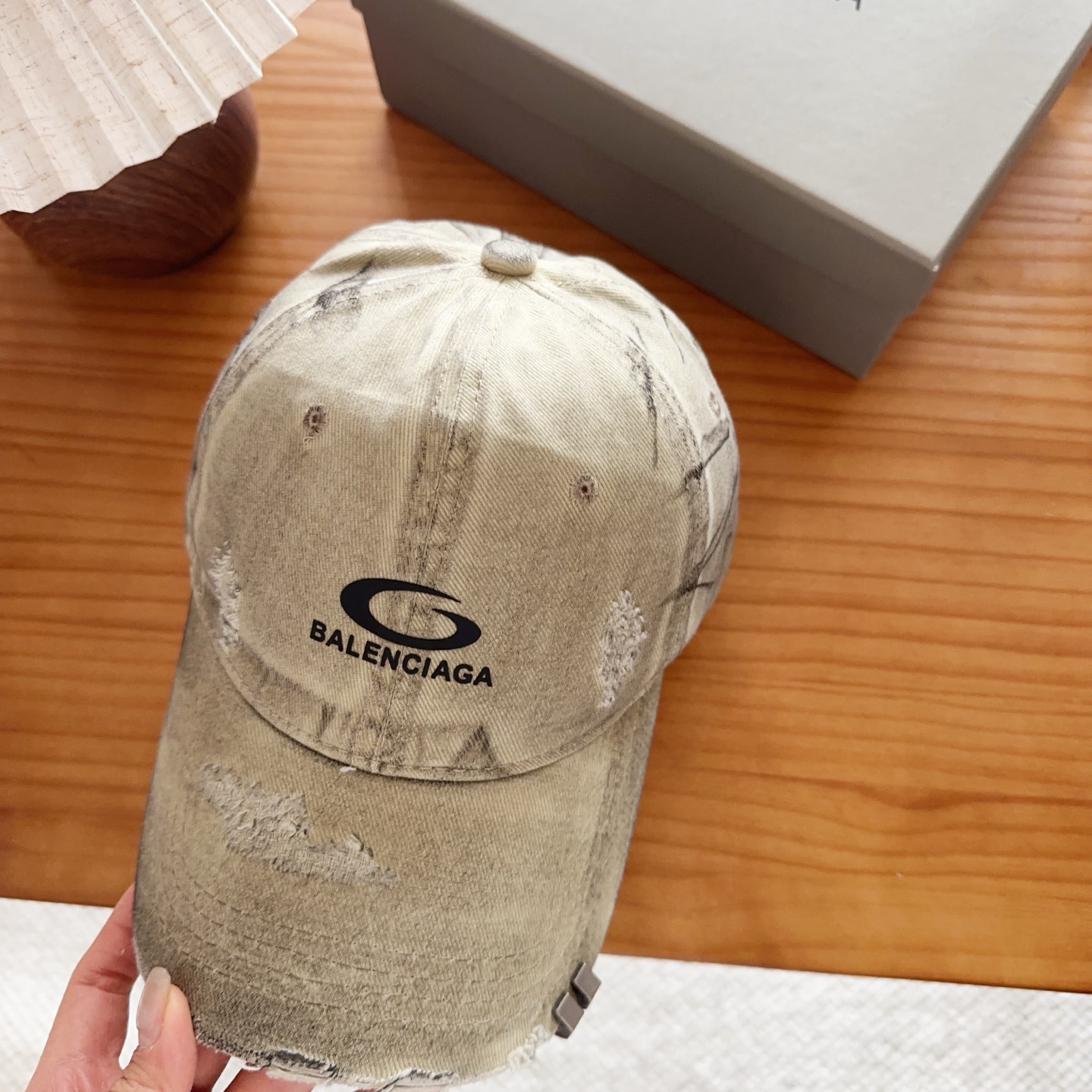 Balencia*a 巴黎世家刺绣字母新款棒球帽现货秒发🧢简约时尚超级无敌好看的帽子！情侣款！