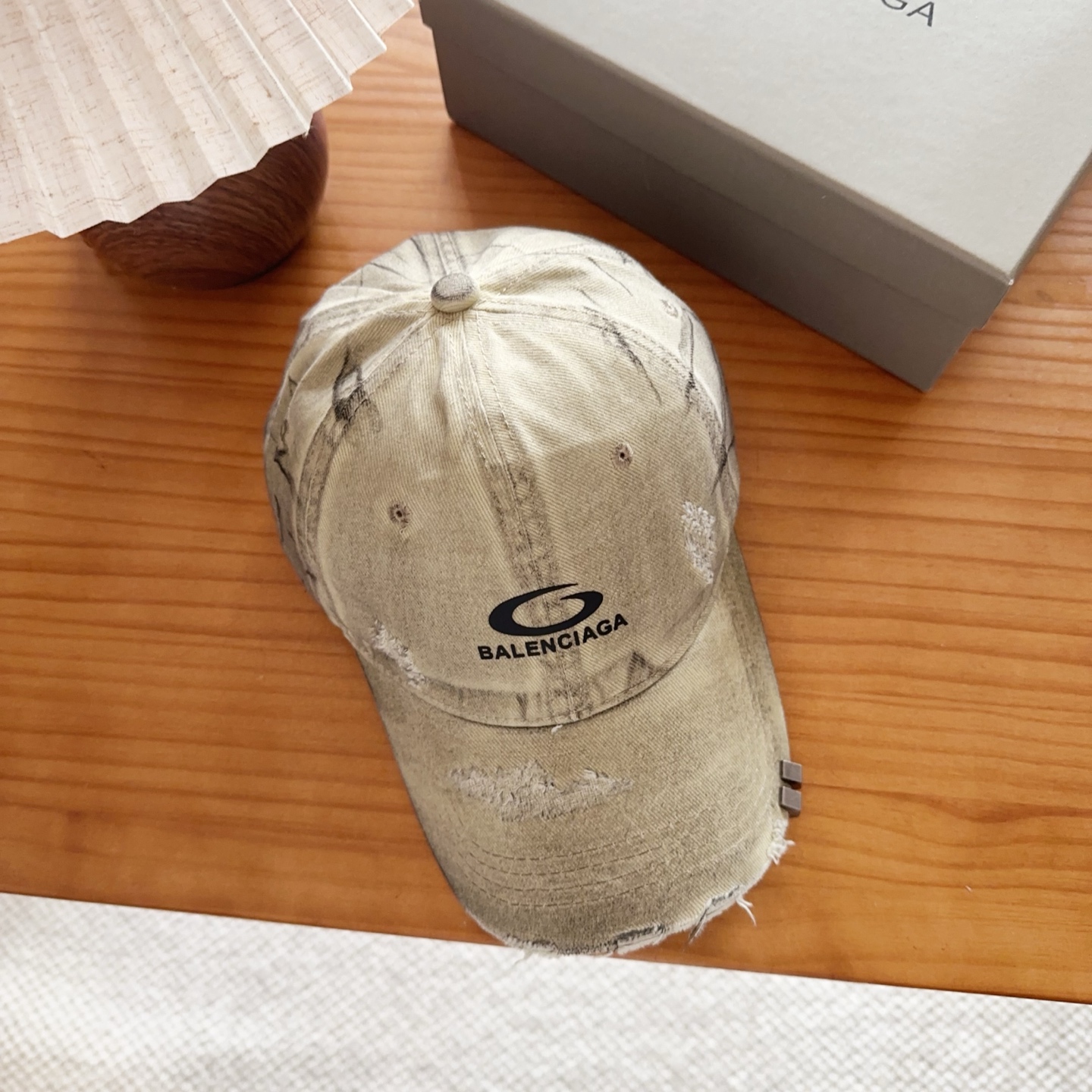 Balencia*a 巴黎世家刺绣字母新款棒球帽现货秒发🧢简约时尚超级无敌好看的帽子！情侣款！