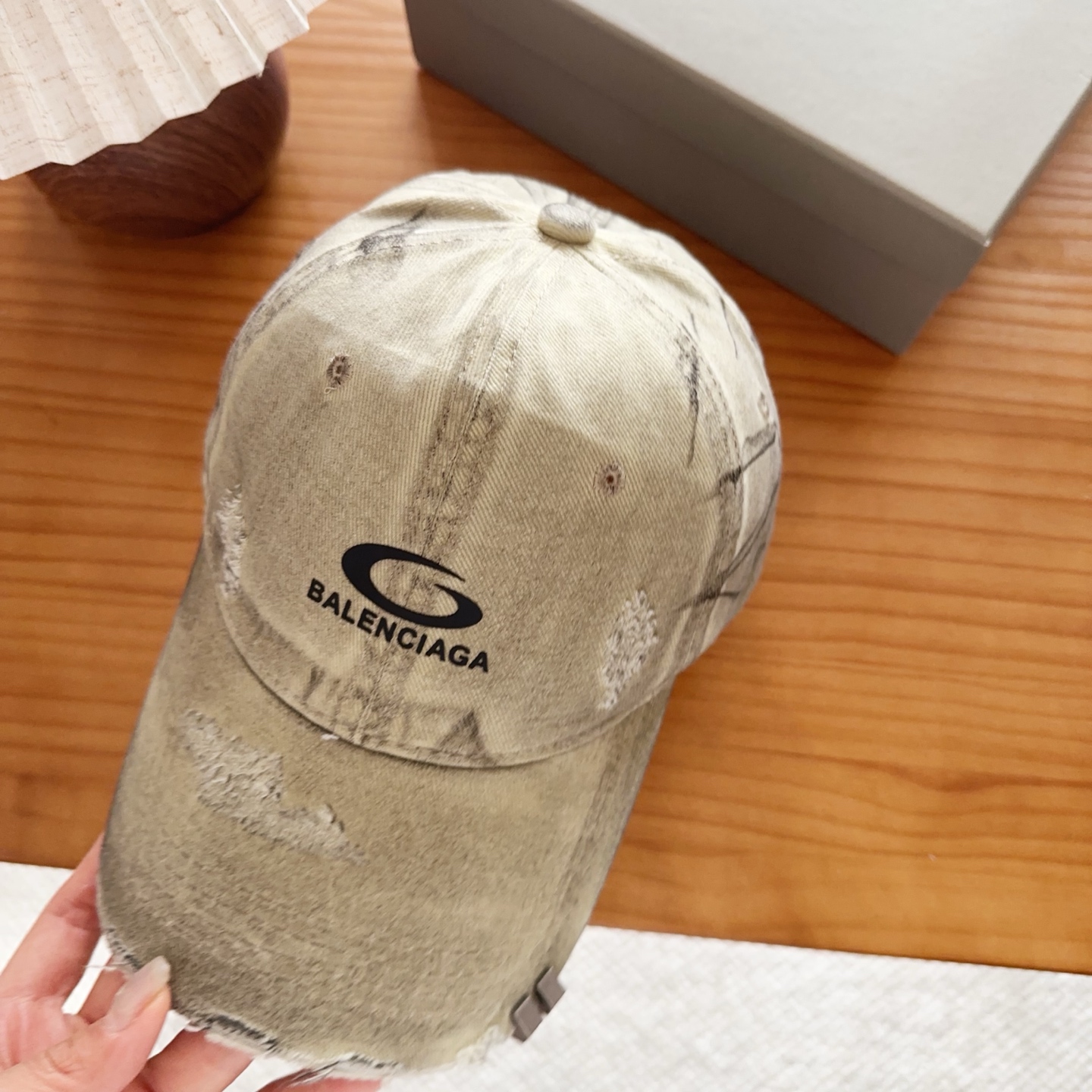 Balencia*a 巴黎世家刺绣字母新款棒球帽现货秒发🧢简约时尚超级无敌好看的帽子！情侣款！