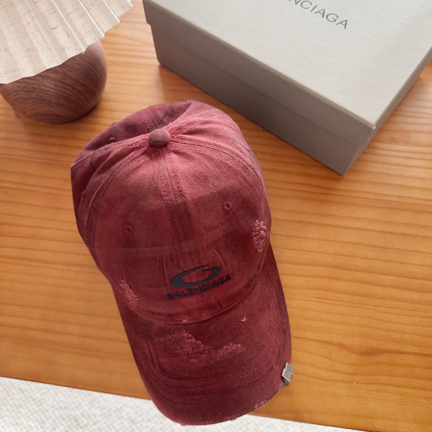 Balencia*a 巴黎世家刺绣字母新款棒球帽现货秒发🧢简约时尚超级无敌好看的帽子！情侣款！