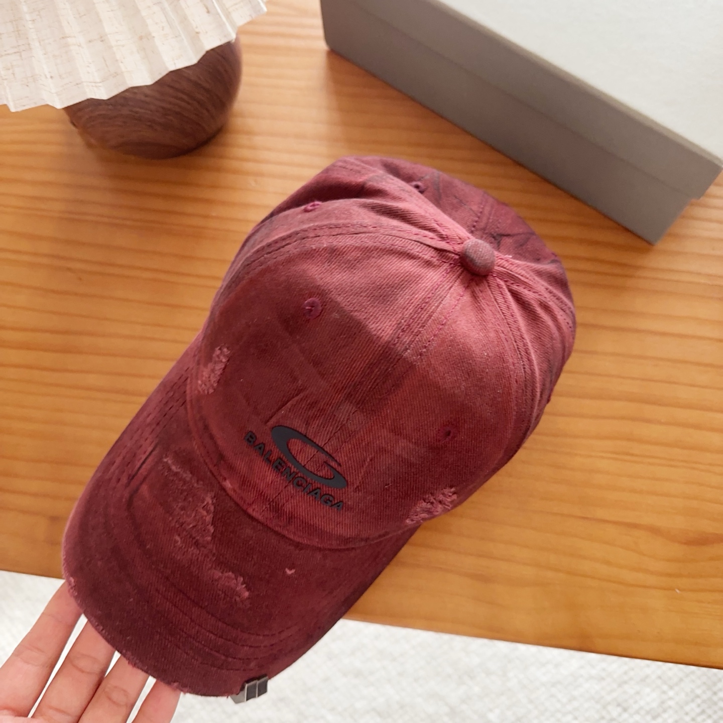 Balencia*a 巴黎世家刺绣字母新款棒球帽现货秒发🧢简约时尚超级无敌好看的帽子！情侣款！