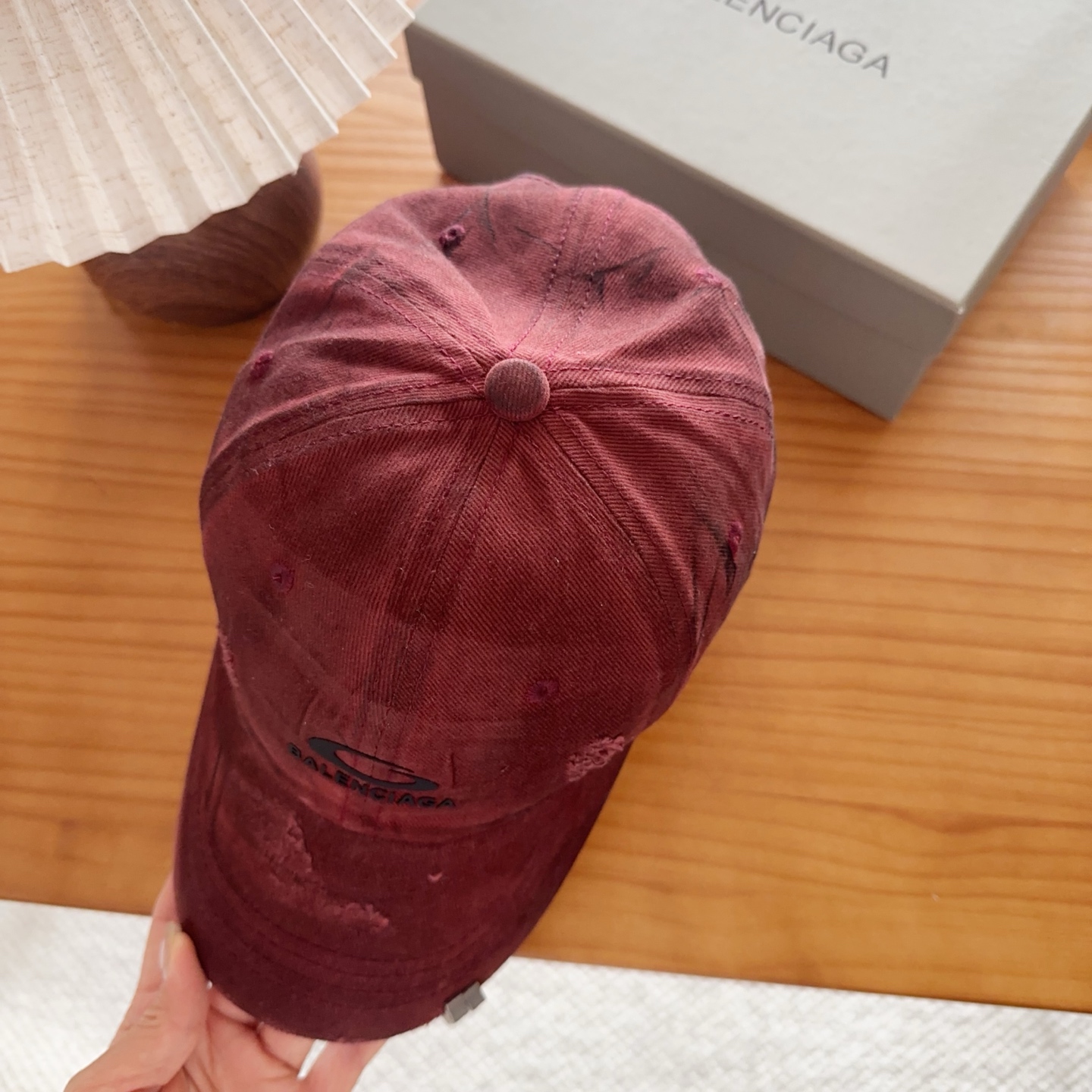 Balencia*a 巴黎世家刺绣字母新款棒球帽现货秒发🧢简约时尚超级无敌好看的帽子！情侣款！