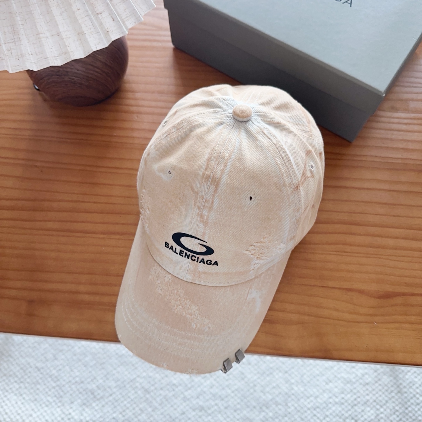 Balencia*a 巴黎世家刺绣字母新款棒球帽现货秒发🧢简约时尚超级无敌好看的帽子！情侣款！