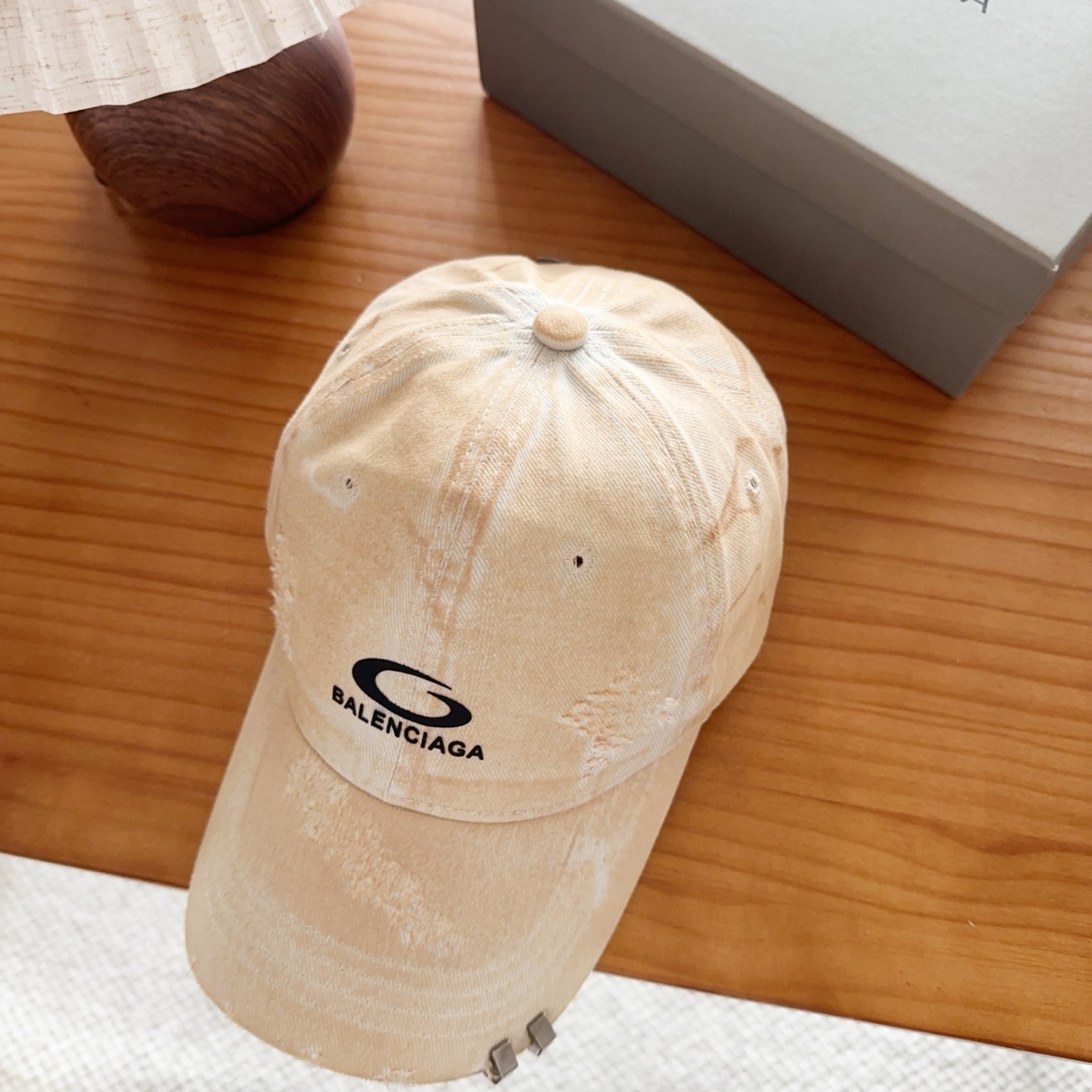 Balencia*a 巴黎世家刺绣字母新款棒球帽现货秒发🧢简约时尚超级无敌好看的帽子！情侣款！