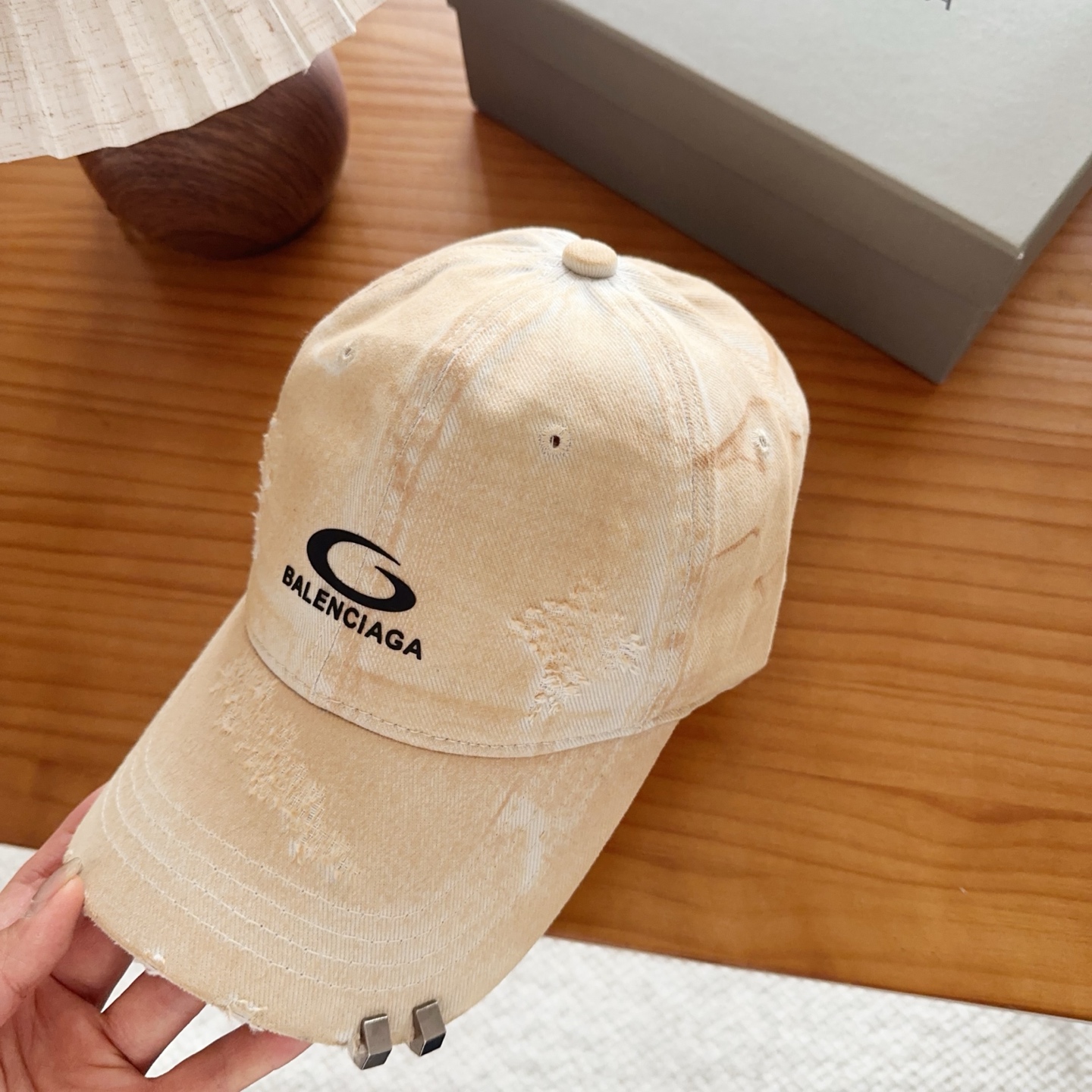 Balencia*a 巴黎世家刺绣字母新款棒球帽现货秒发🧢简约时尚超级无敌好看的帽子！情侣款！