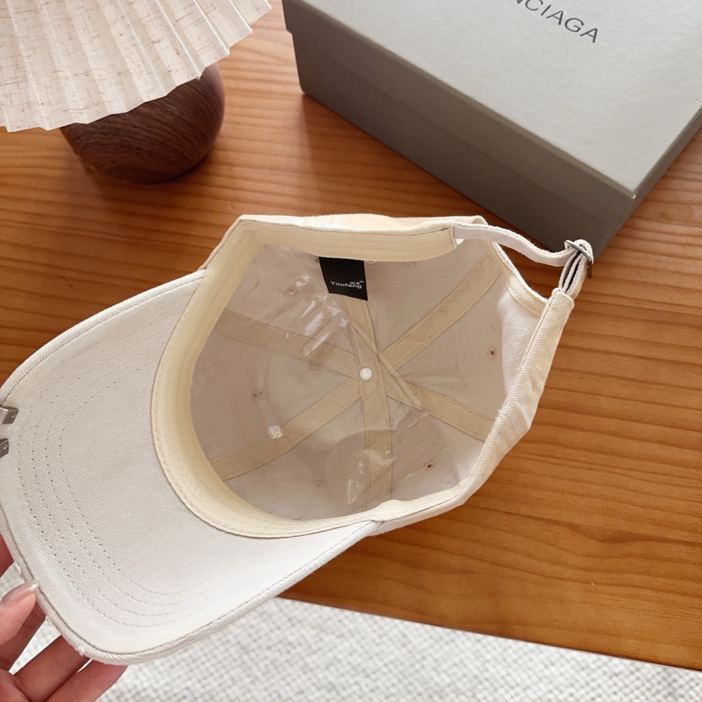 Balencia*a 巴黎世家刺绣字母新款棒球帽现货秒发🧢简约时尚超级无敌好看的帽子！情侣款！