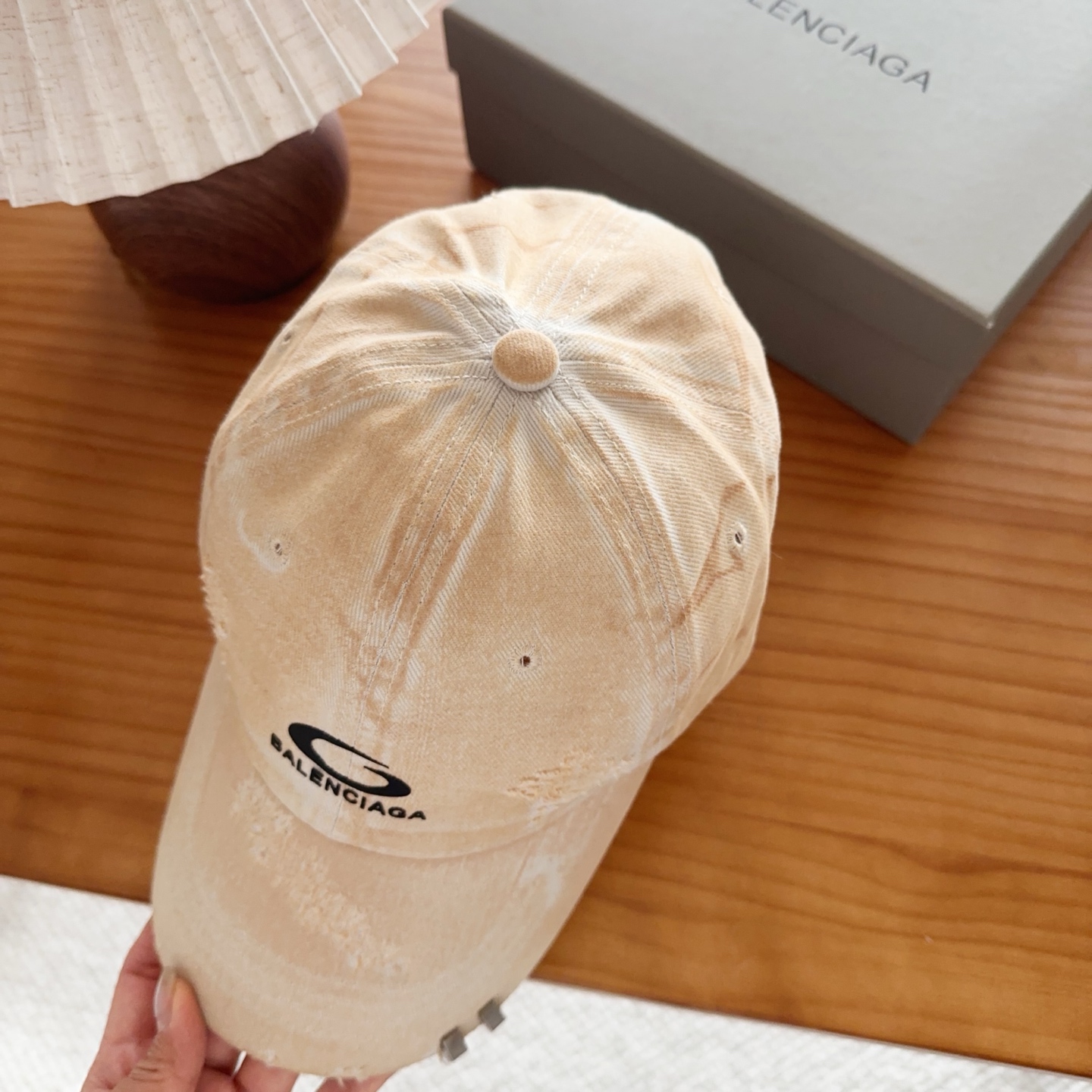 Balencia*a 巴黎世家刺绣字母新款棒球帽现货秒发🧢简约时尚超级无敌好看的帽子！情侣款！