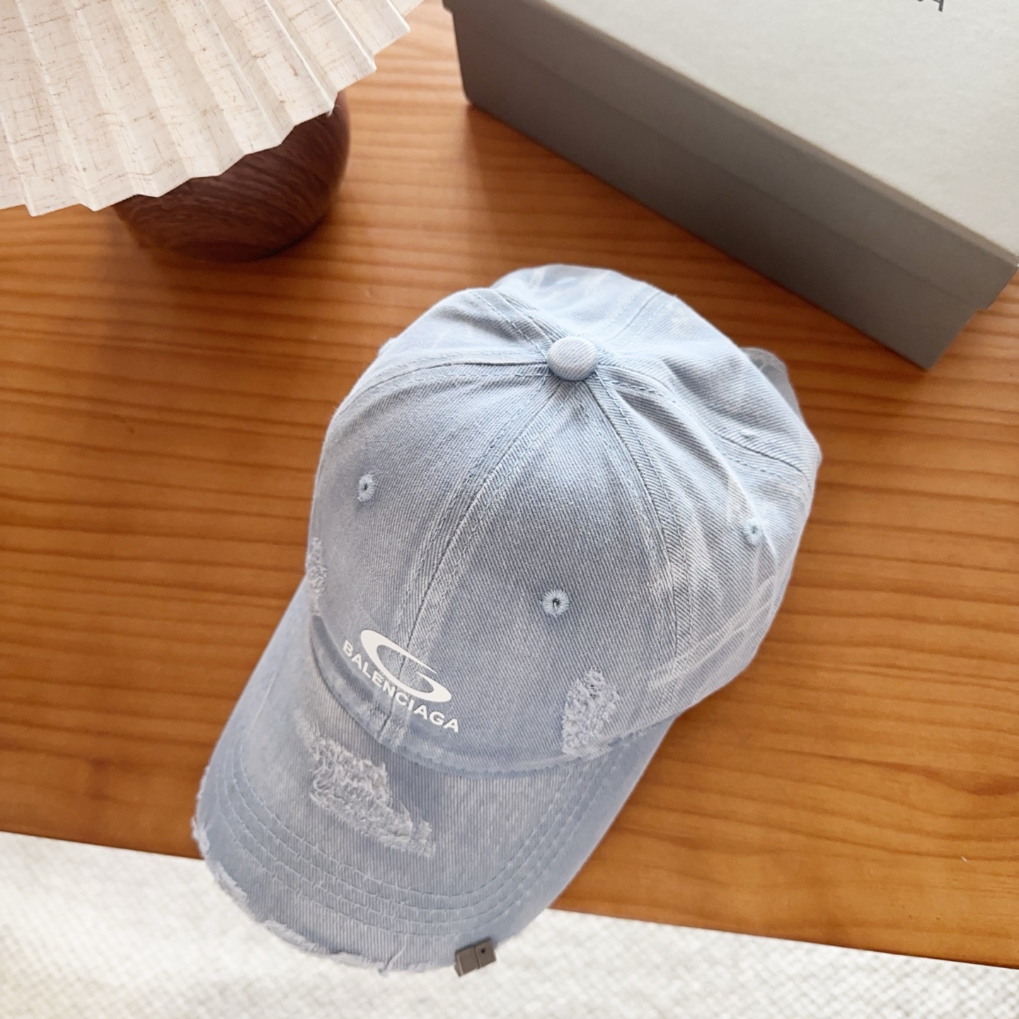 Balencia*a 巴黎世家刺绣字母新款棒球帽现货秒发🧢简约时尚超级无敌好看的帽子！情侣款！