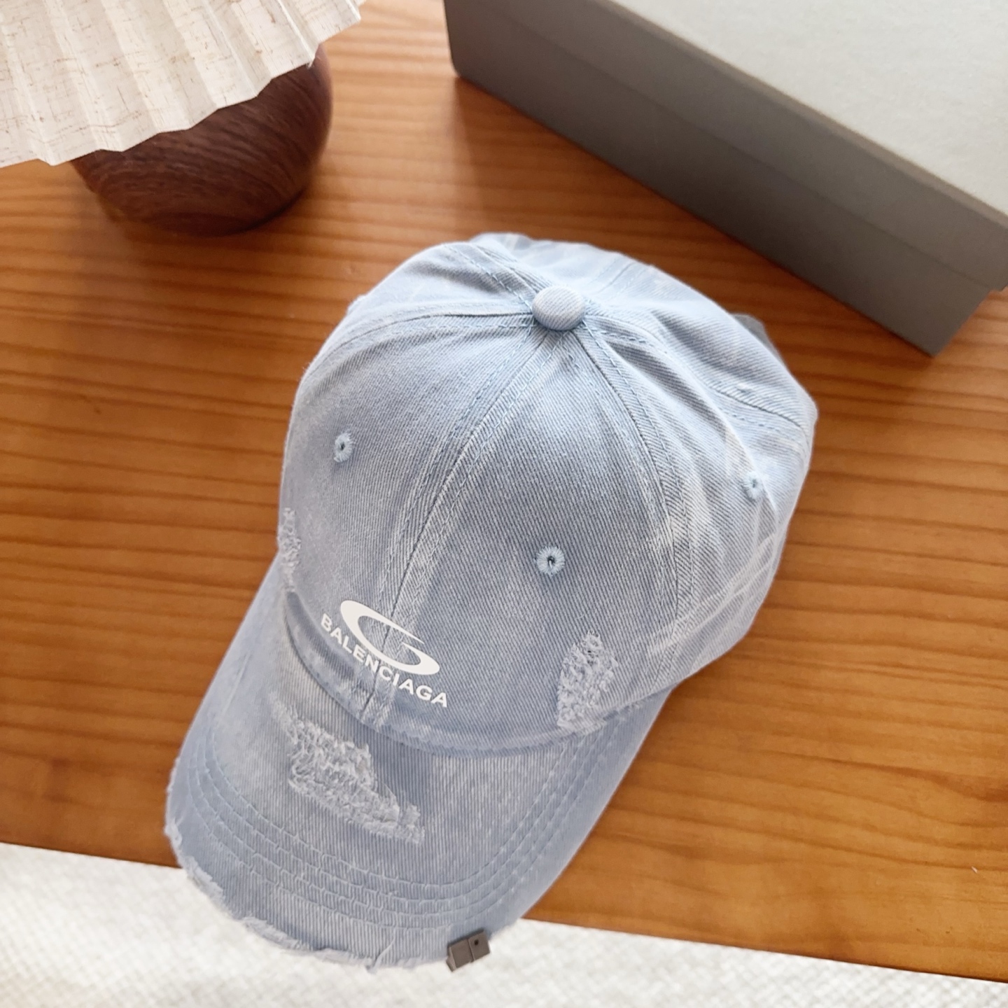 Balencia*a 巴黎世家刺绣字母新款棒球帽现货秒发🧢简约时尚超级无敌好看的帽子！情侣款！