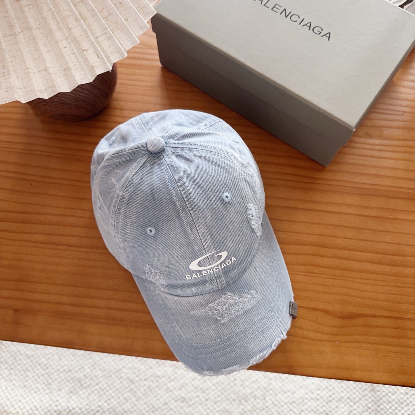 Balencia*a 巴黎世家刺绣字母新款棒球帽现货秒发🧢简约时尚超级无敌好看的帽子！情侣款！