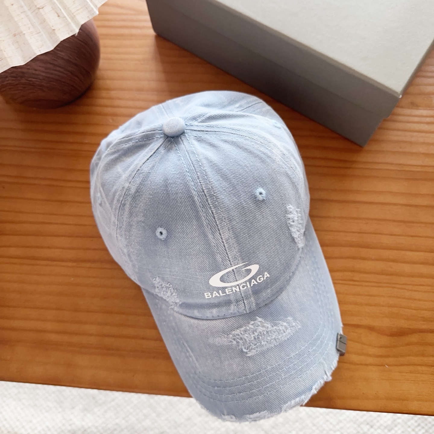 Balencia*a 巴黎世家刺绣字母新款棒球帽现货秒发🧢简约时尚超级无敌好看的帽子！情侣款！