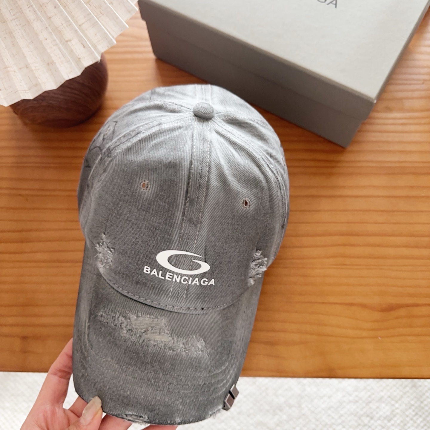 Balencia*a 巴黎世家刺绣字母新款棒球帽现货秒发🧢简约时尚超级无敌好看的帽子！情侣款！