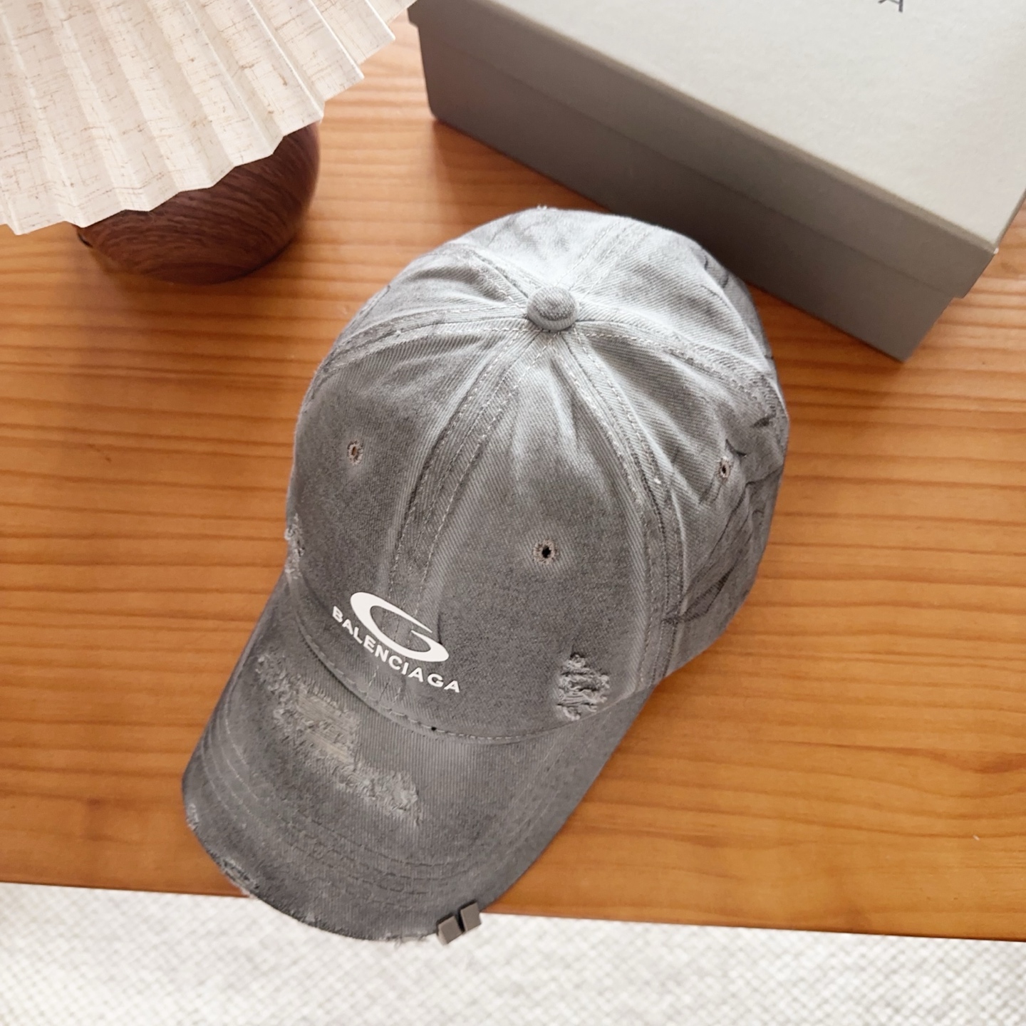 Balencia*a 巴黎世家刺绣字母新款棒球帽现货秒发🧢简约时尚超级无敌好看的帽子！情侣款！