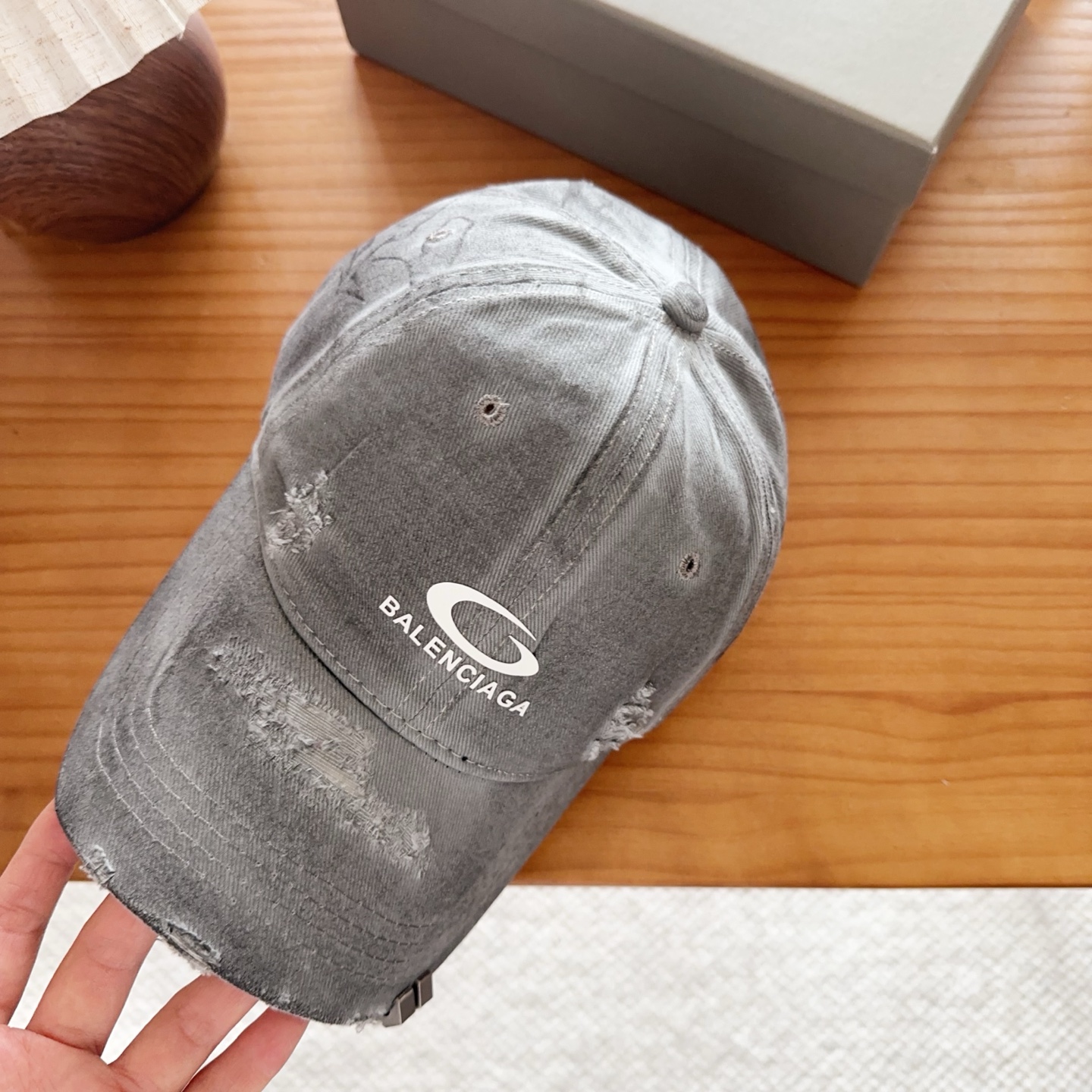 Balencia*a 巴黎世家刺绣字母新款棒球帽现货秒发🧢简约时尚超级无敌好看的帽子！情侣款！