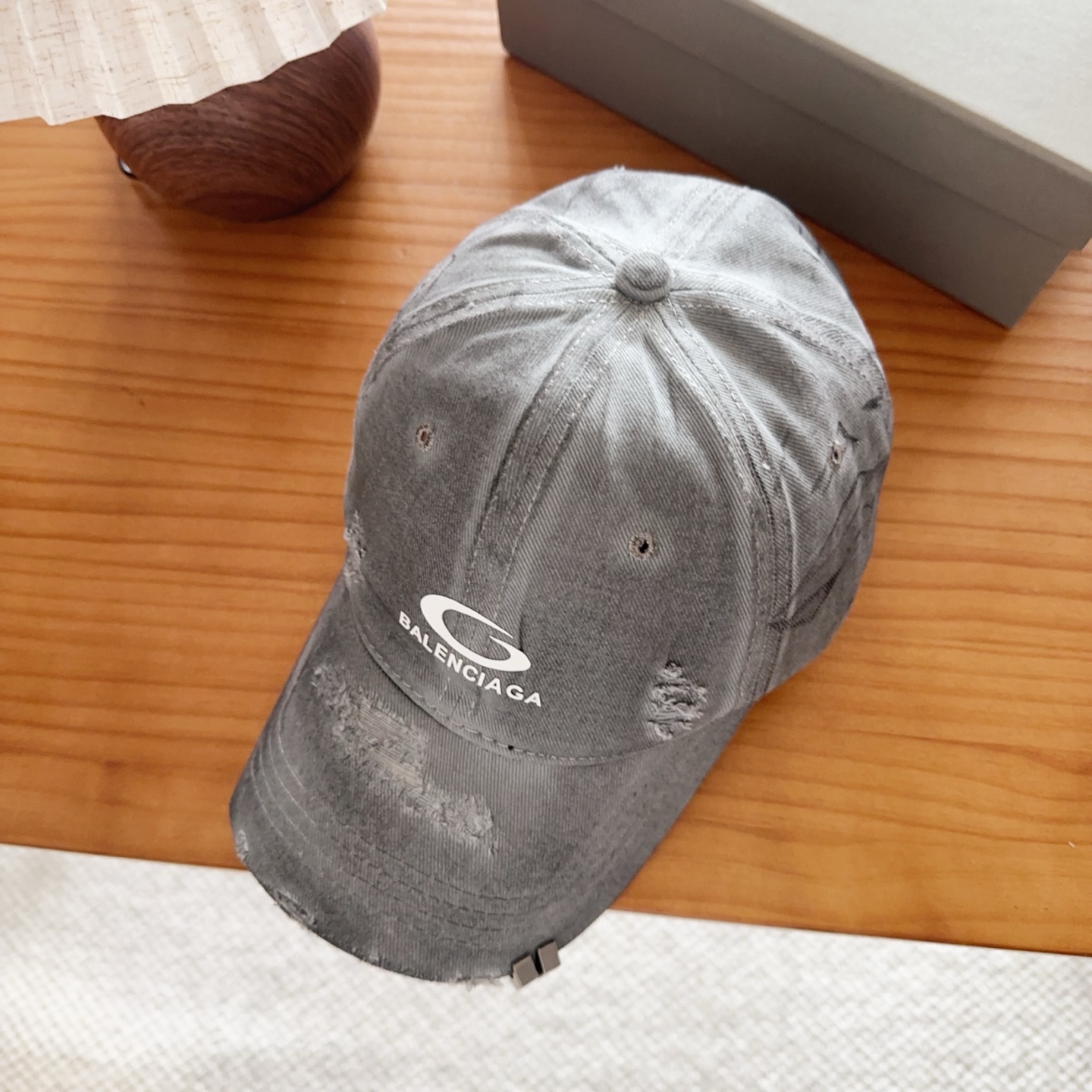 Balencia*a 巴黎世家刺绣字母新款棒球帽现货秒发🧢简约时尚超级无敌好看的帽子！情侣款！