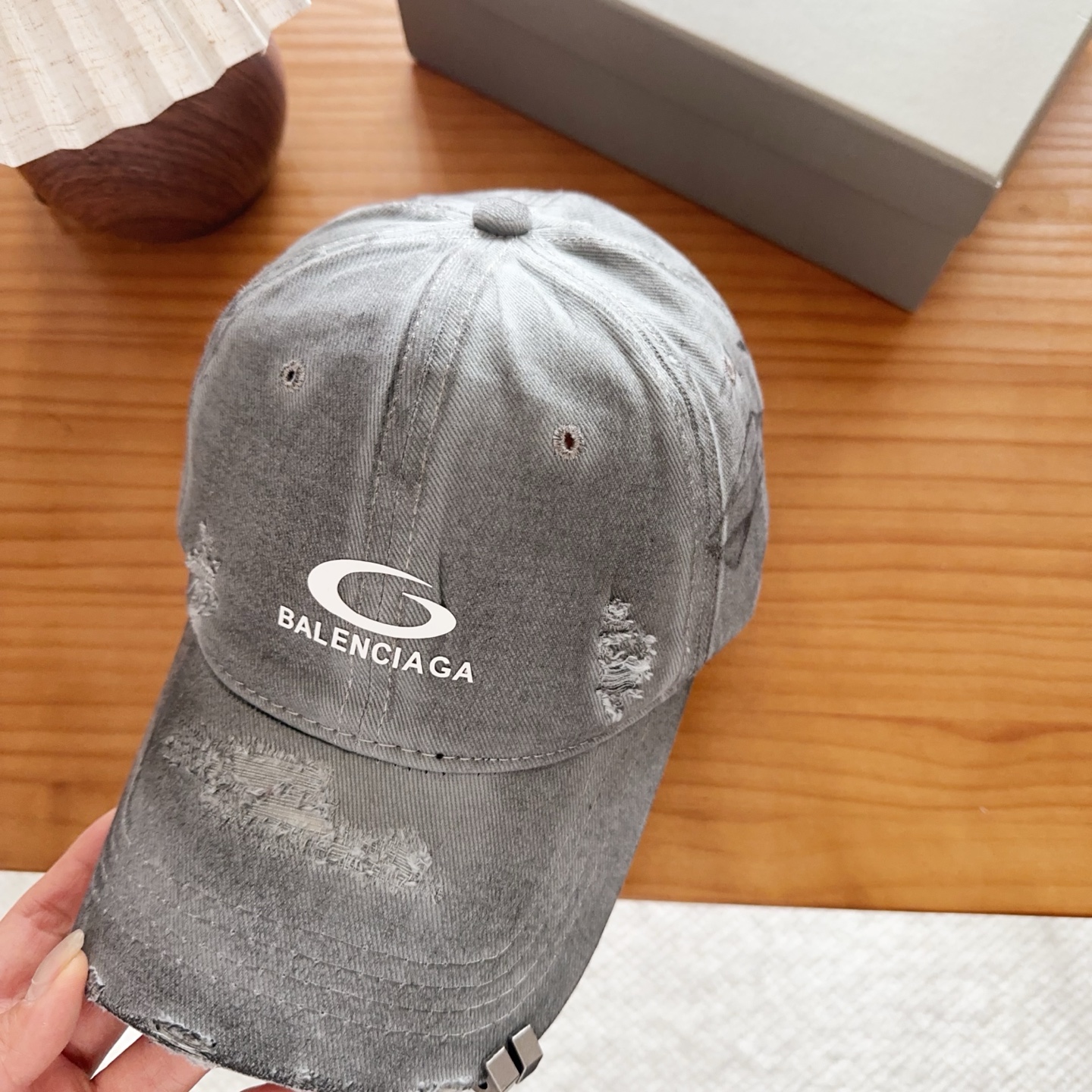 Balencia*a 巴黎世家刺绣字母新款棒球帽现货秒发🧢简约时尚超级无敌好看的帽子！情侣款！