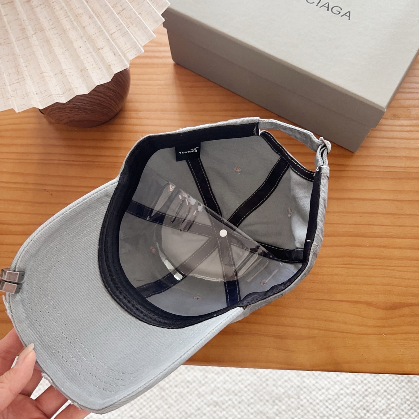 Balencia*a 巴黎世家刺绣字母新款棒球帽现货秒发🧢简约时尚超级无敌好看的帽子！情侣款！