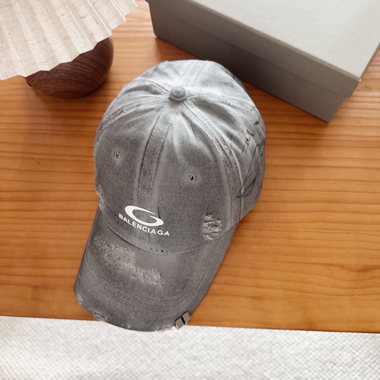 Balencia*a 巴黎世家刺绣字母新款棒球帽现货秒发🧢简约时尚超级无敌好看的帽子！情侣款！