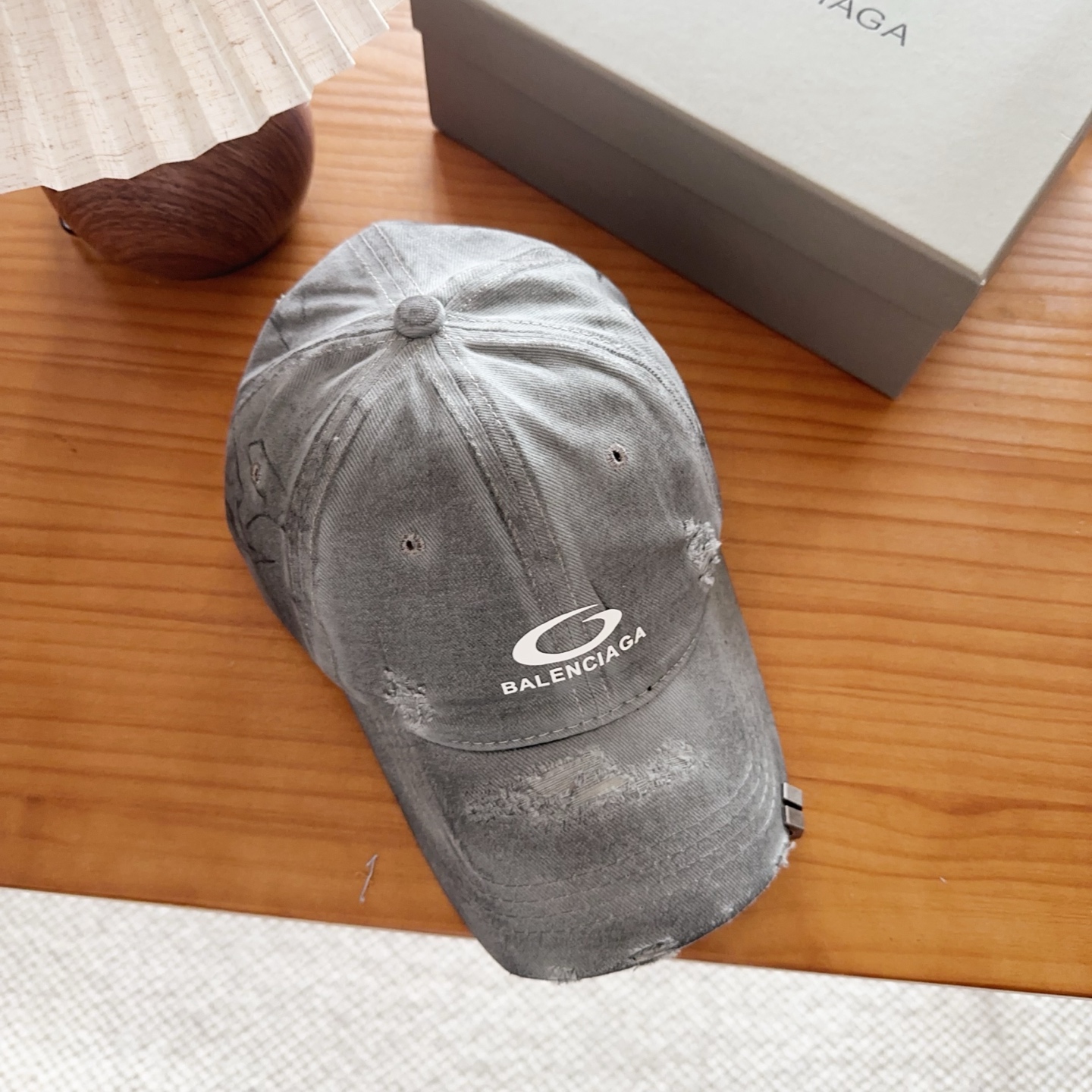 Balencia*a 巴黎世家刺绣字母新款棒球帽现货秒发🧢简约时尚超级无敌好看的帽子！情侣款！