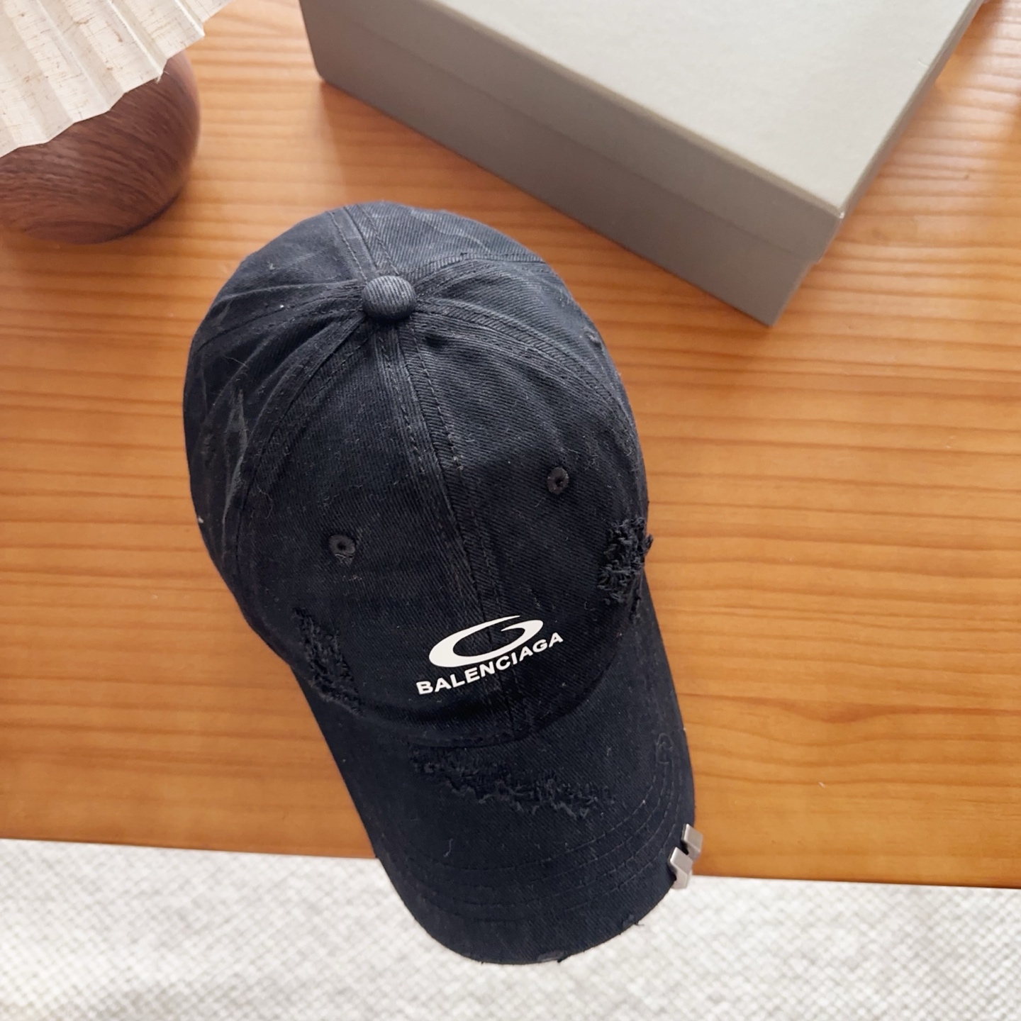 Balencia*a 巴黎世家刺绣字母新款棒球帽现货秒发🧢简约时尚超级无敌好看的帽子！情侣款！