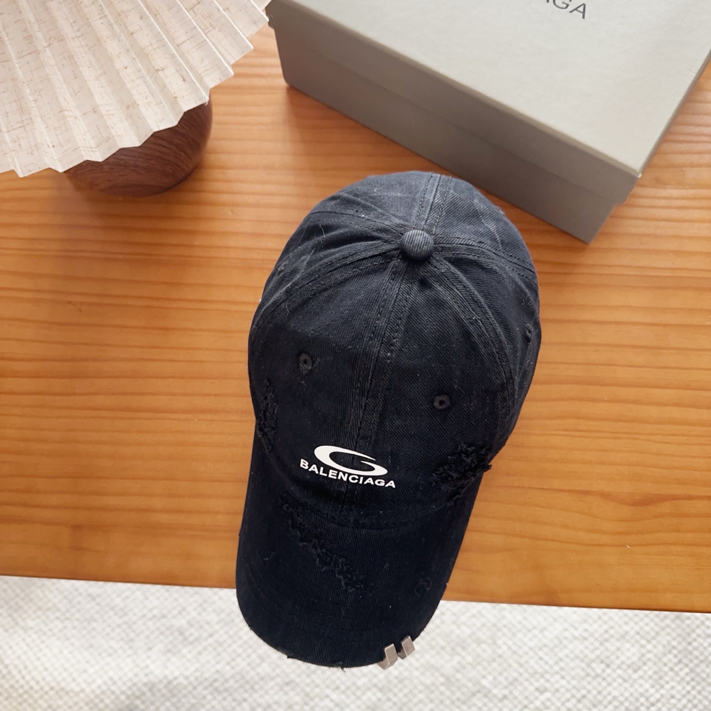 Balencia*a 巴黎世家刺绣字母新款棒球帽现货秒发🧢简约时尚超级无敌好看的帽子！情侣款！