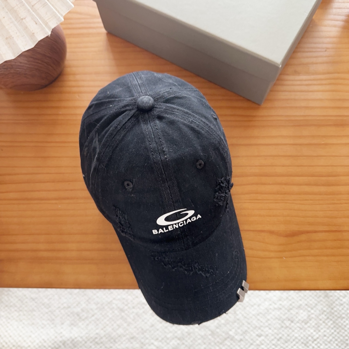 Balencia*a 巴黎世家刺绣字母新款棒球帽现货秒发🧢简约时尚超级无敌好看的帽子！情侣款！