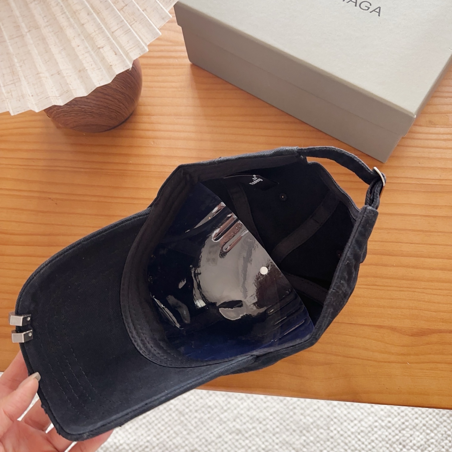 Balencia*a 巴黎世家刺绣字母新款棒球帽现货秒发🧢简约时尚超级无敌好看的帽子！情侣款！