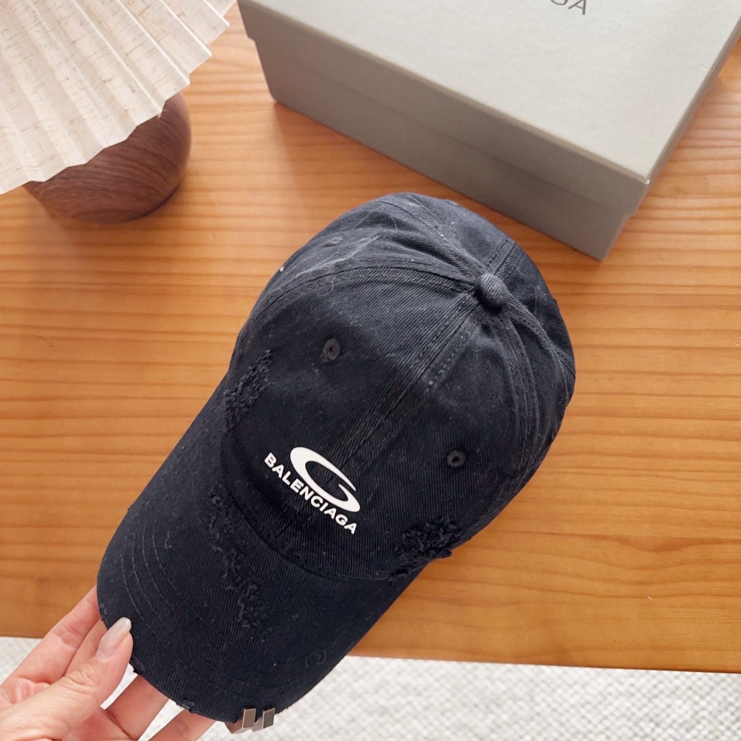 Balencia*a 巴黎世家刺绣字母新款棒球帽现货秒发🧢简约时尚超级无敌好看的帽子！情侣款！