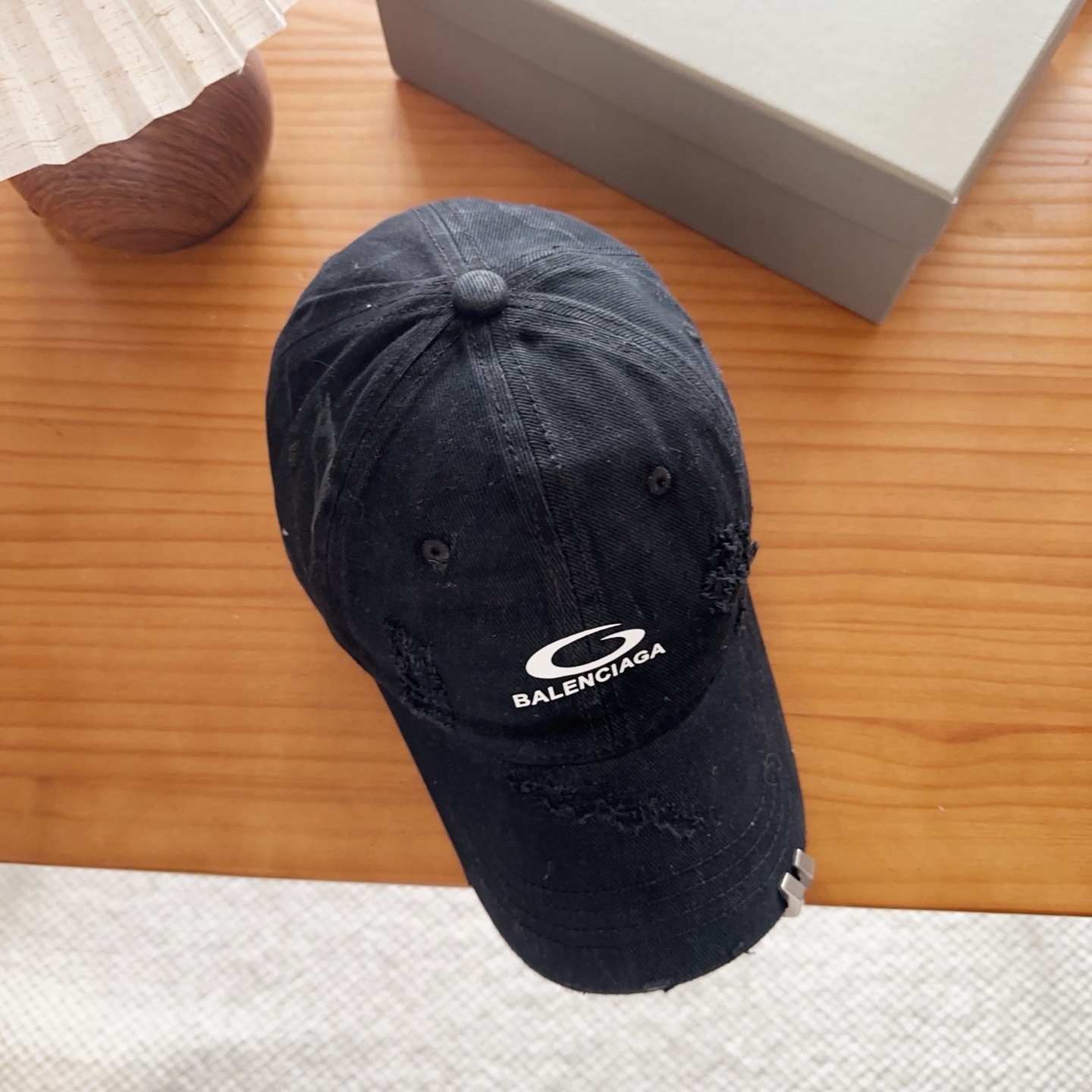 Balencia*a 巴黎世家刺绣字母新款棒球帽现货秒发🧢简约时尚超级无敌好看的帽子！情侣款！