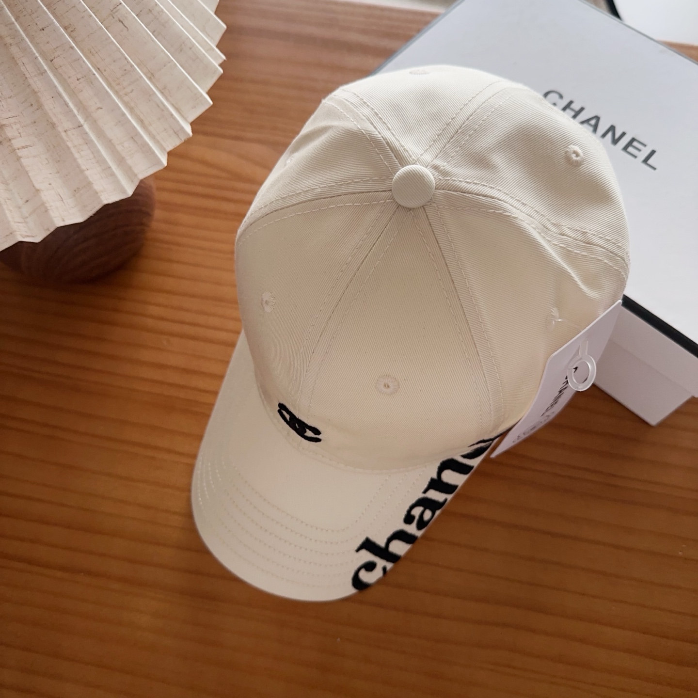 香奈儿新款经典休闲潮流款 上架简约棒球帽🧢日韩风格，随便搭配都超好看！出门旅游，绝对要入手的一款