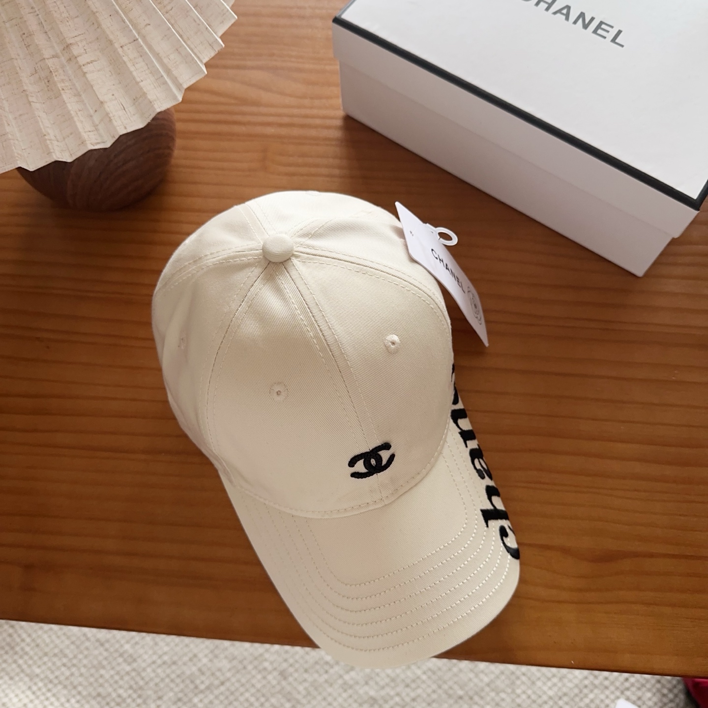 香奈儿新款经典休闲潮流款 上架简约棒球帽🧢日韩风格，随便搭配都超好看！出门旅游，绝对要入手的一款