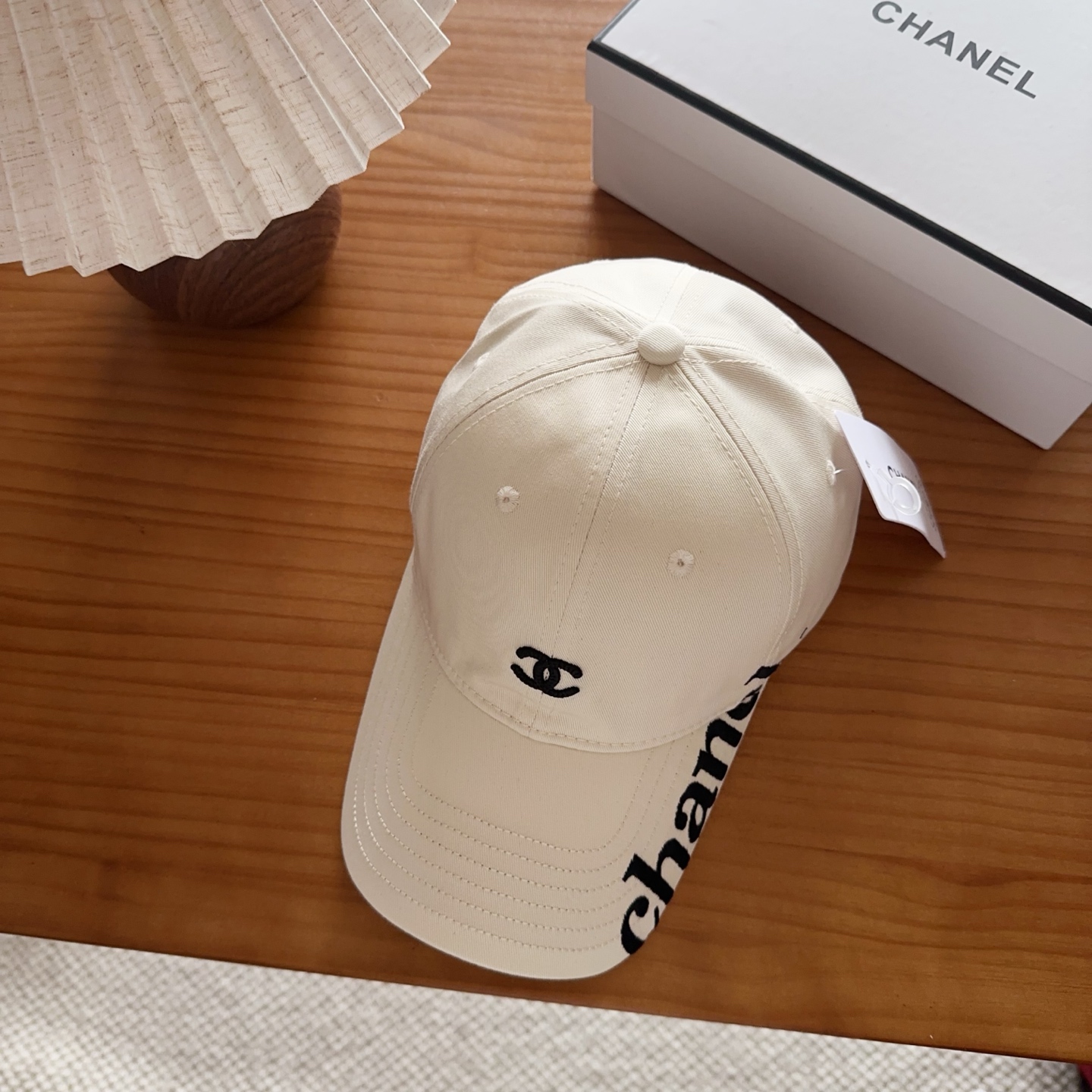 香奈儿新款经典休闲潮流款 上架简约棒球帽🧢日韩风格，随便搭配都超好看！出门旅游，绝对要入手的一款